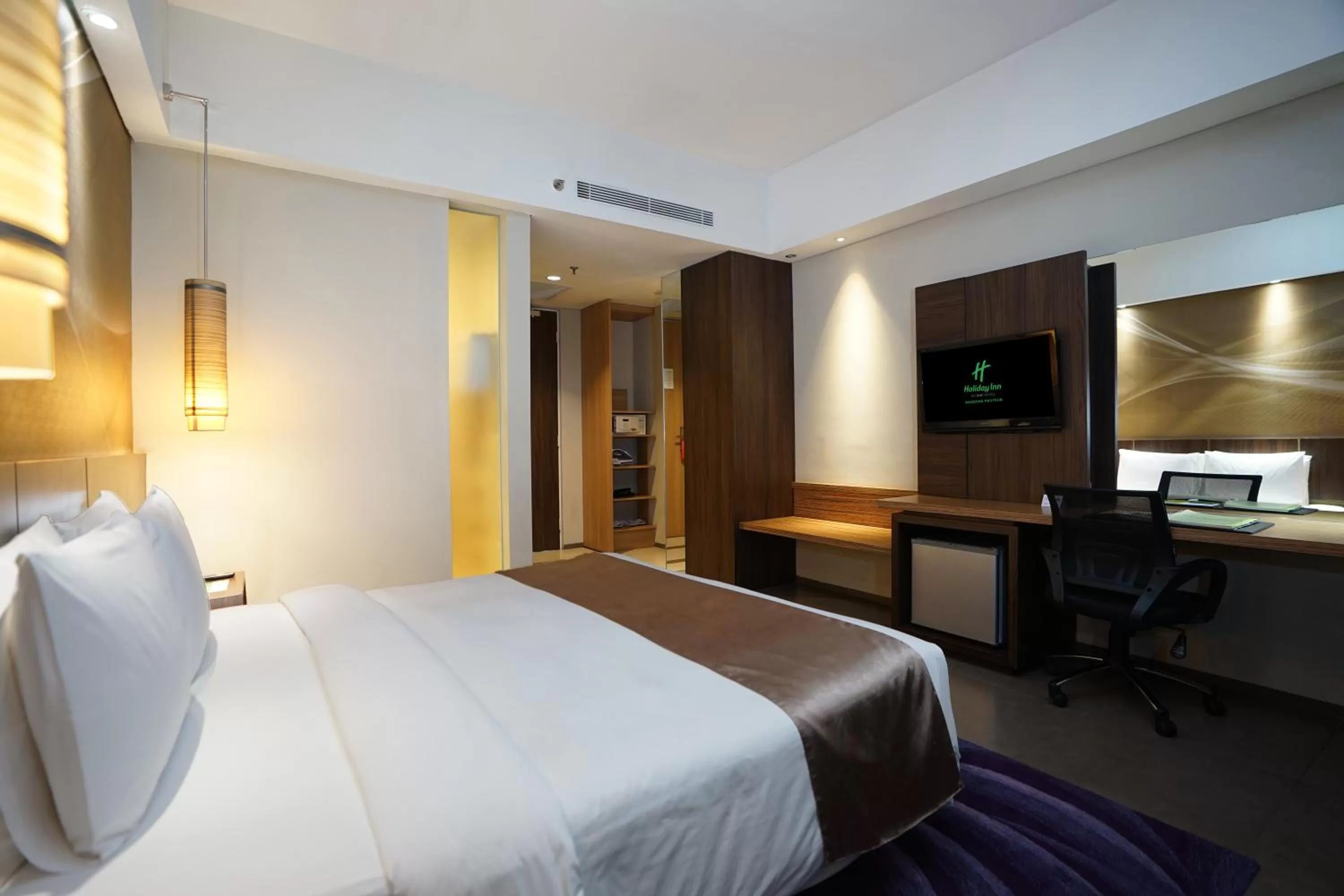 Bed in Holiday Inn Bandung Pasteur by IHG