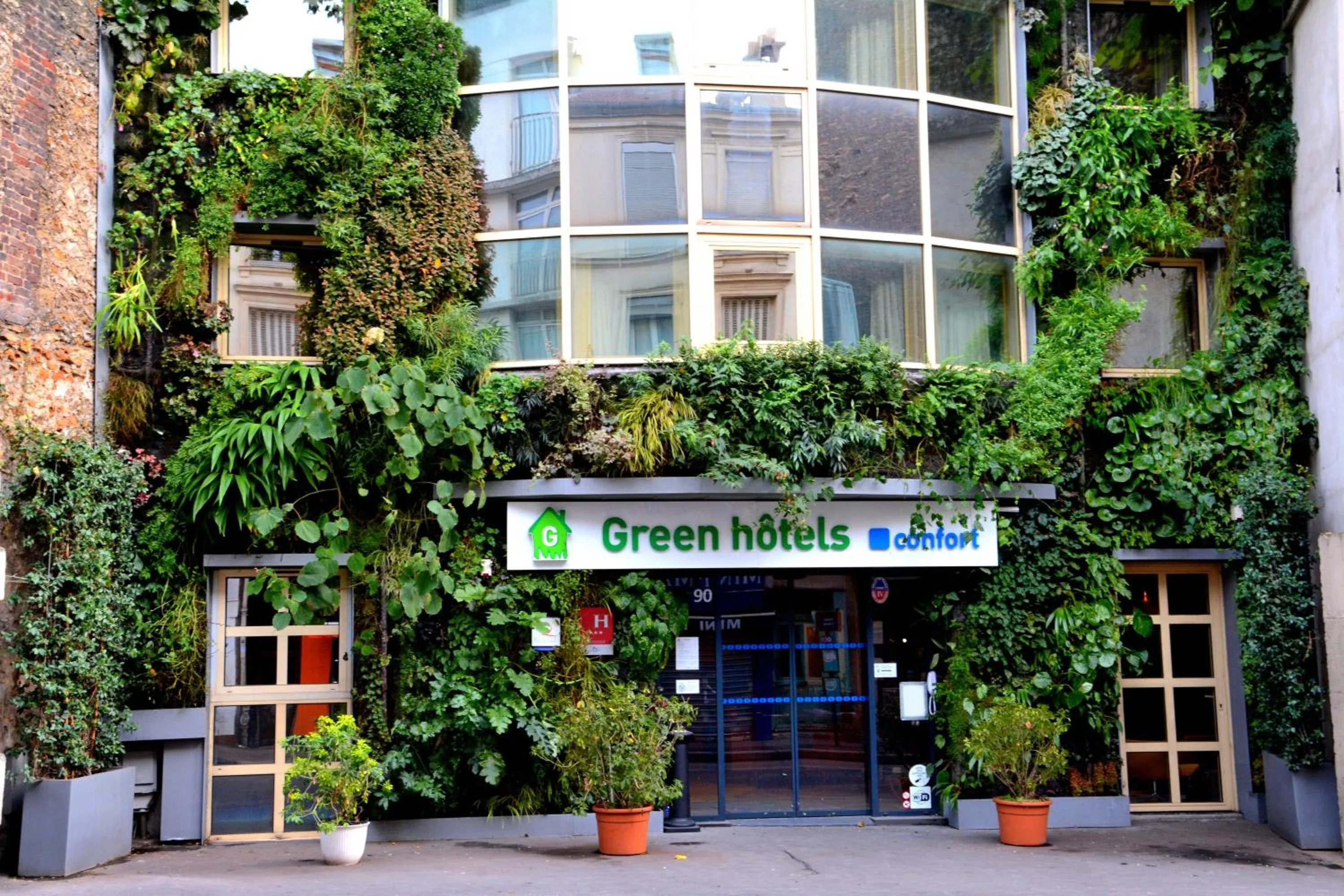 Property building in Green hotels Confort Paris 13