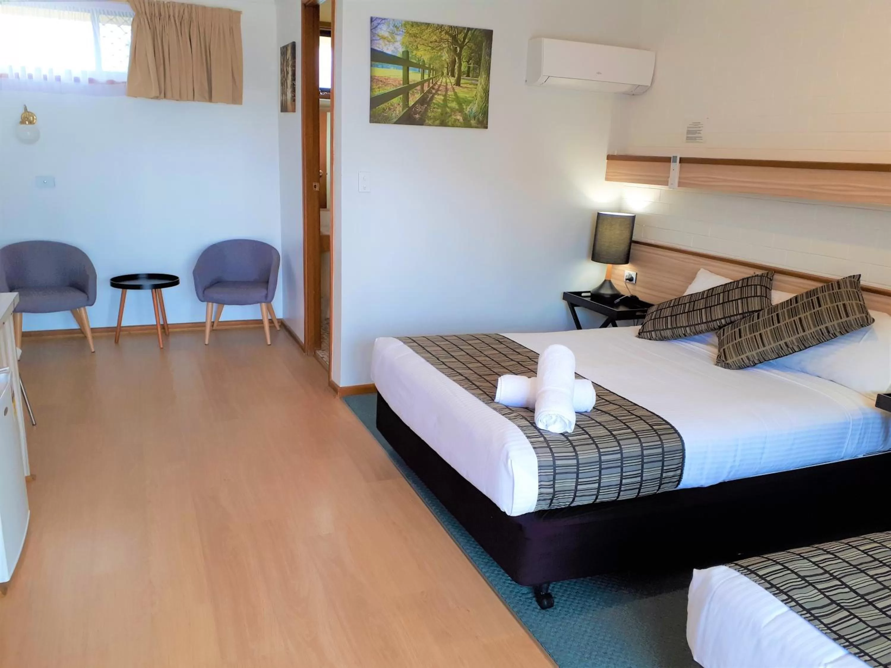 Photo of the whole room, Bed in Kurri Motor Inn