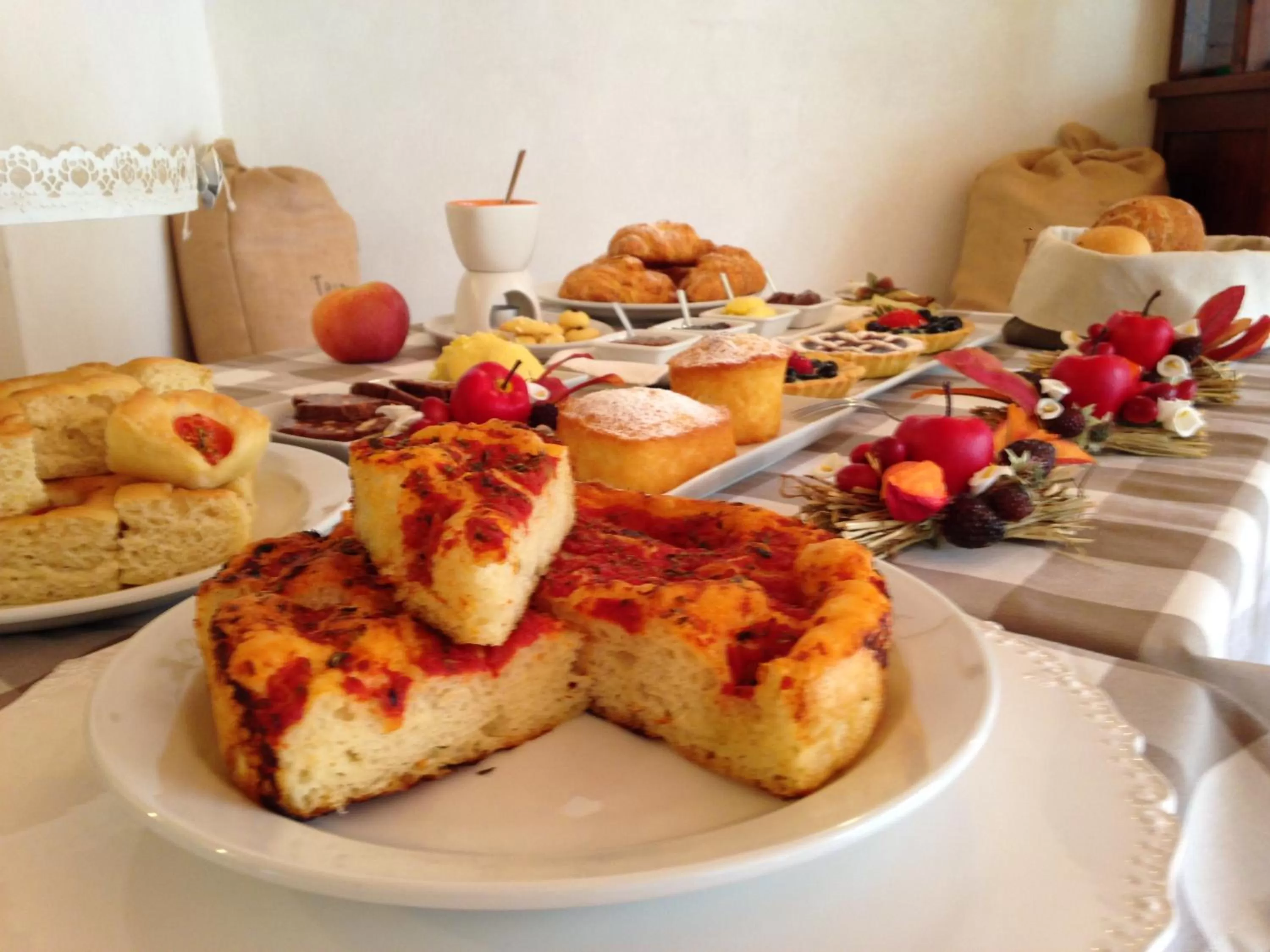 Buffet breakfast in L'Isolo b&b e case vacanza