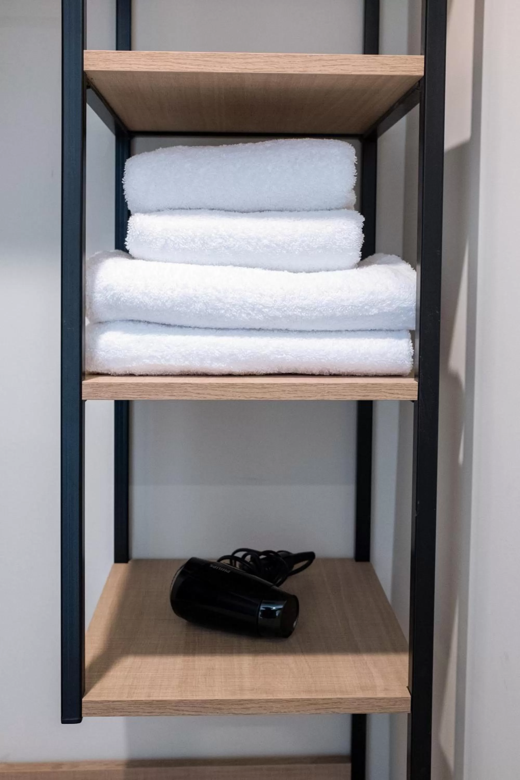 wardrobe in Urbanic Hotel