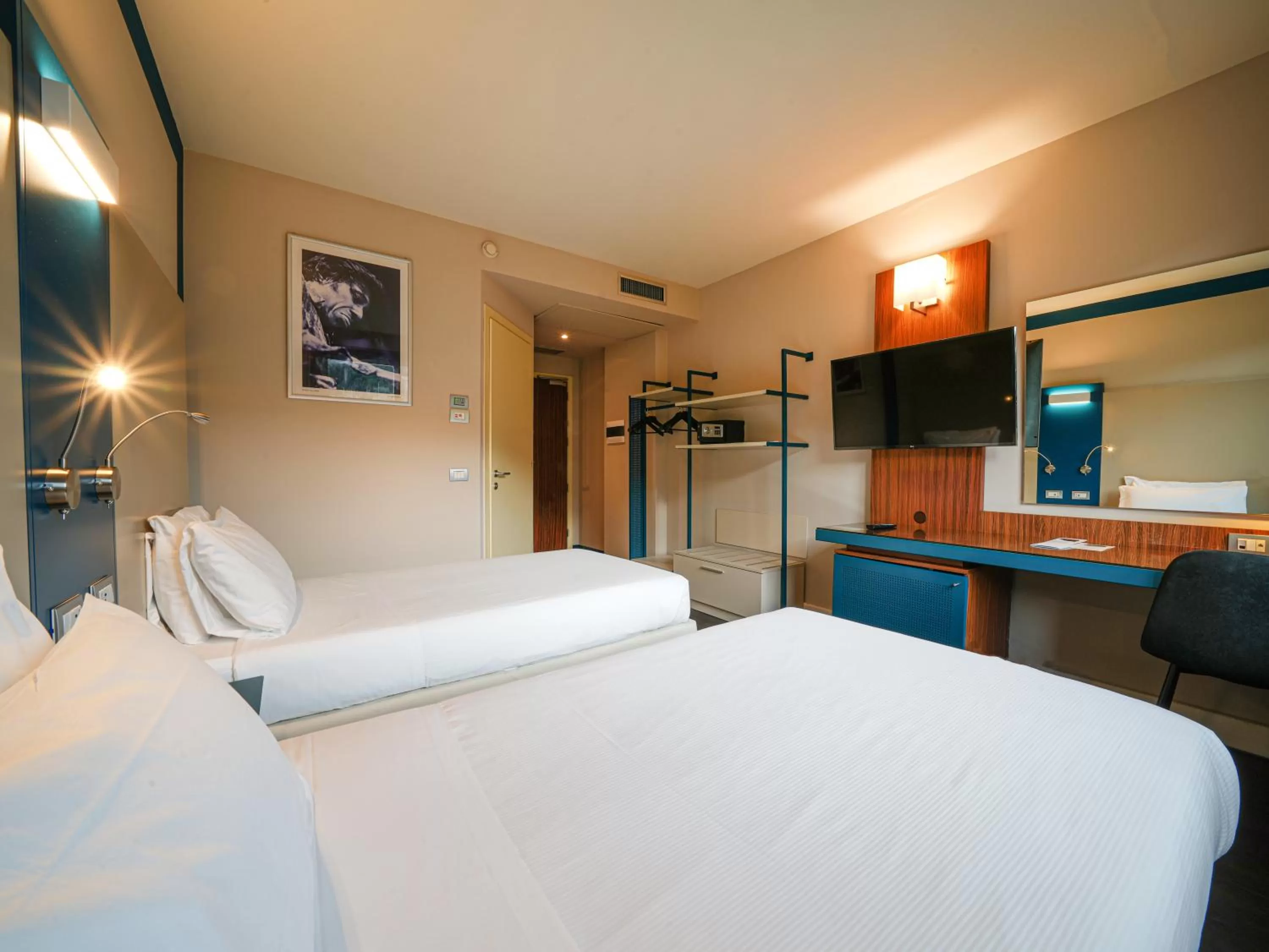 Bed in La Meridiana Bleisure Hotel