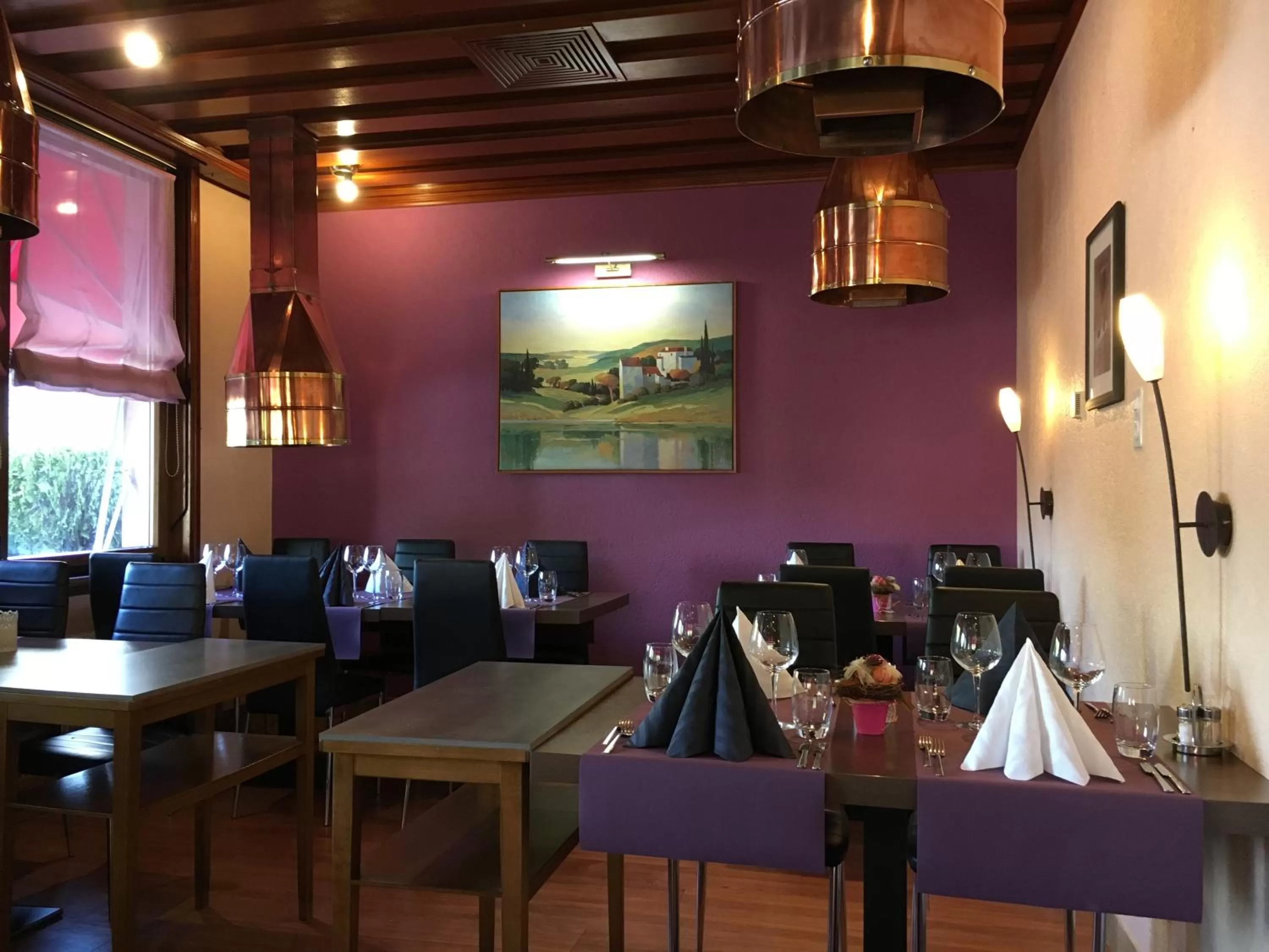 Restaurant/Places to Eat in La Promenade