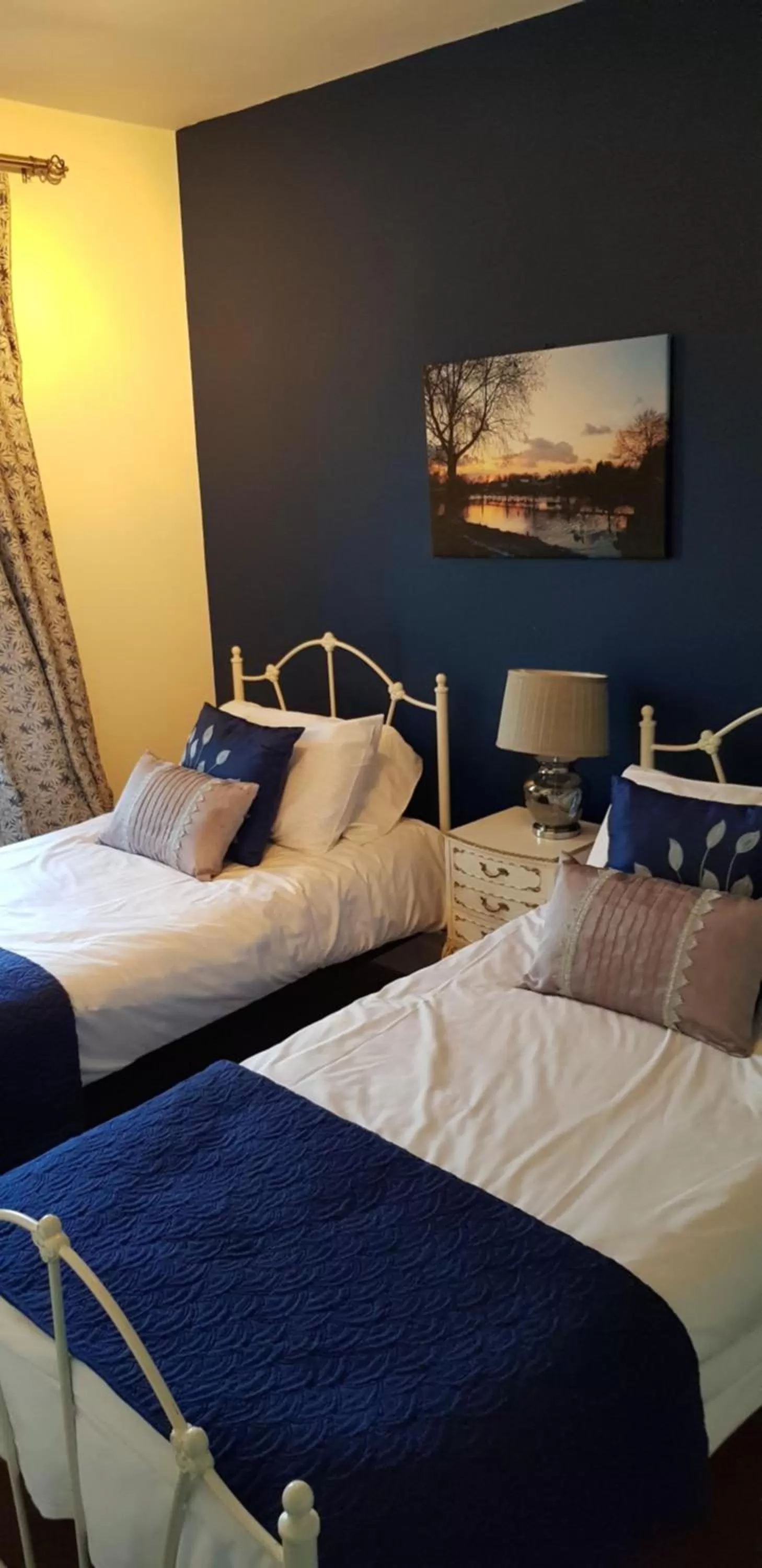 Bedroom, Bed in The Weir Hotel