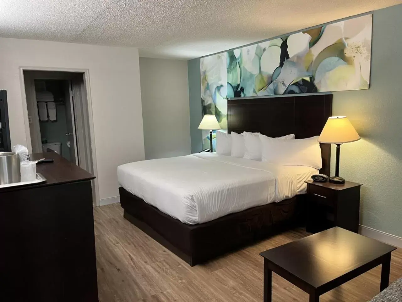 Patio King Room, Non-Smoking in Wyndham Garden Ann Arbor Patio King Room, Non-Smoking in Wyndham Garden Ann Arbor