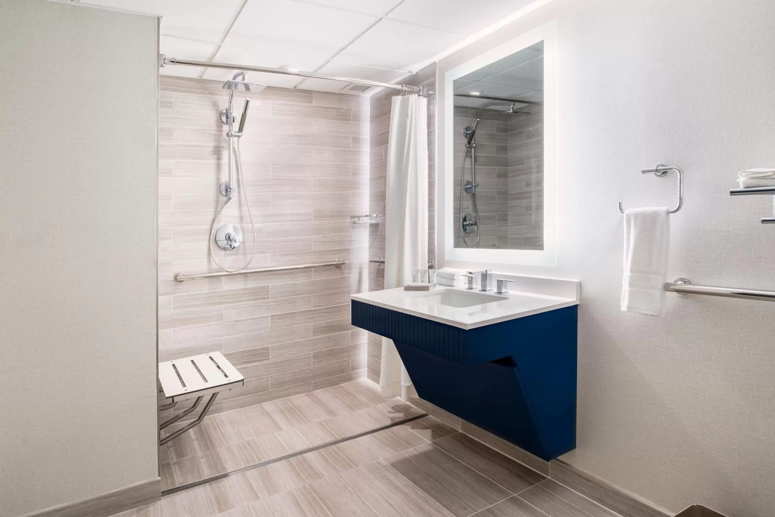 Accessible Executive Room, Larger Guest room, Corner room in The Westin Oaks Houston at the Galleria Accessible Executive Room, Larger Guest room, Corner room in The Westin Oaks Houston at the Galleria