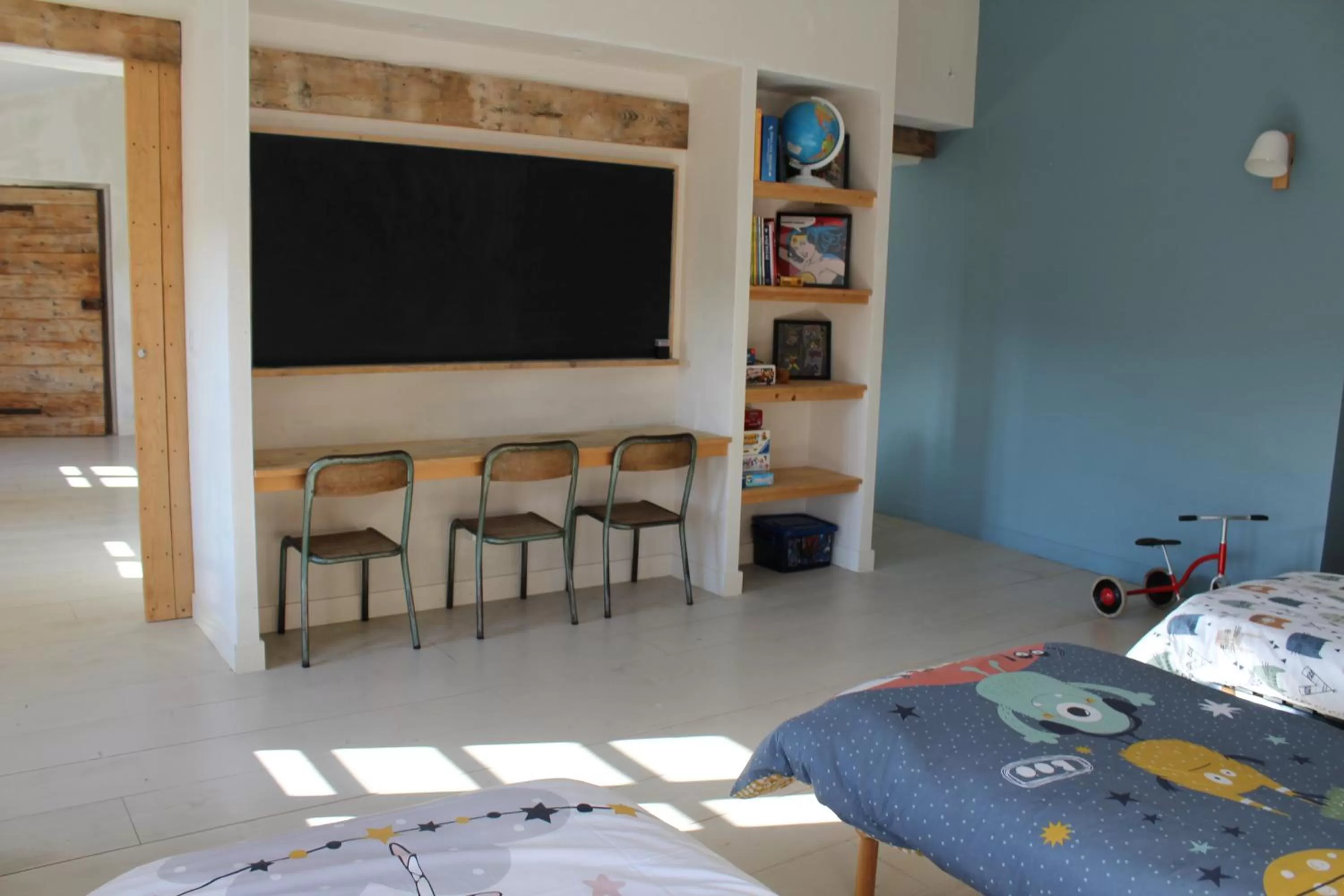 Bed, TV/Entertainment Center in La Grande Maison