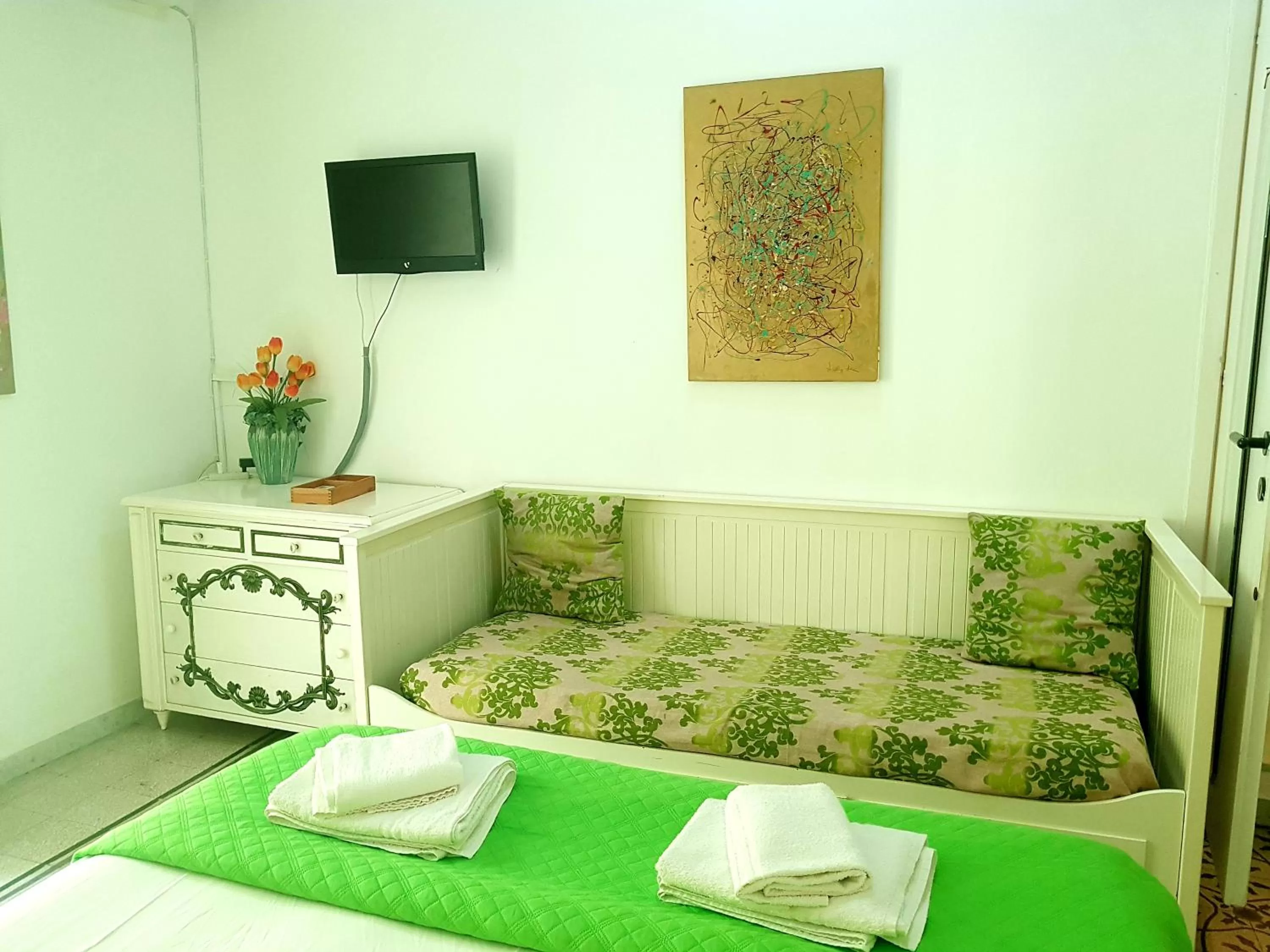 Photo of the whole room, Bed in B&B Platamon