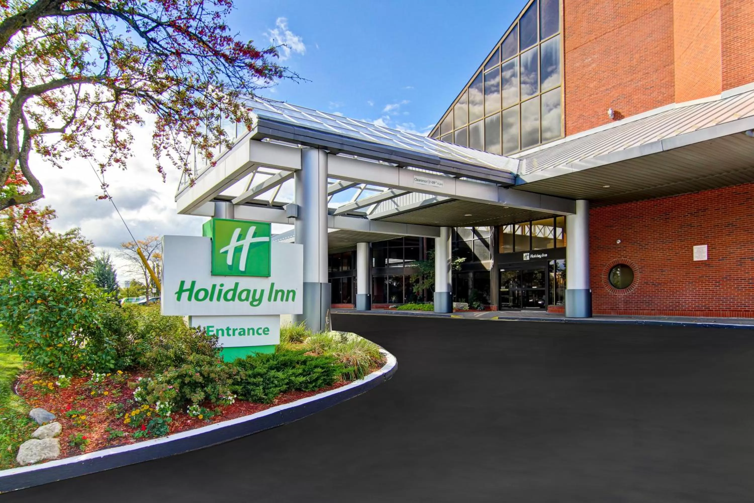 Property building in Holiday Inn Oakville Centre by IHG