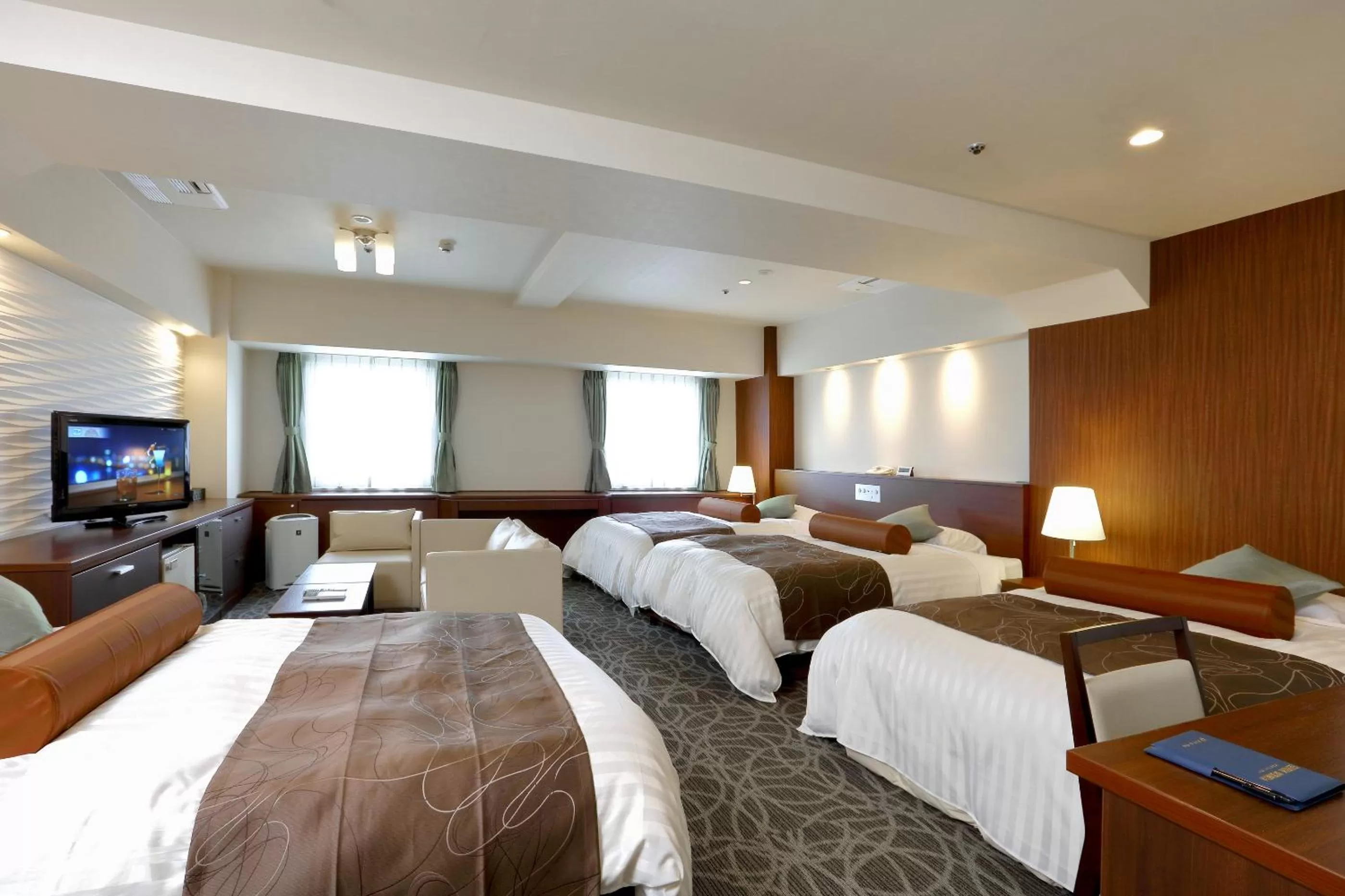 Other, Bed in Hotel Plaza Osaka