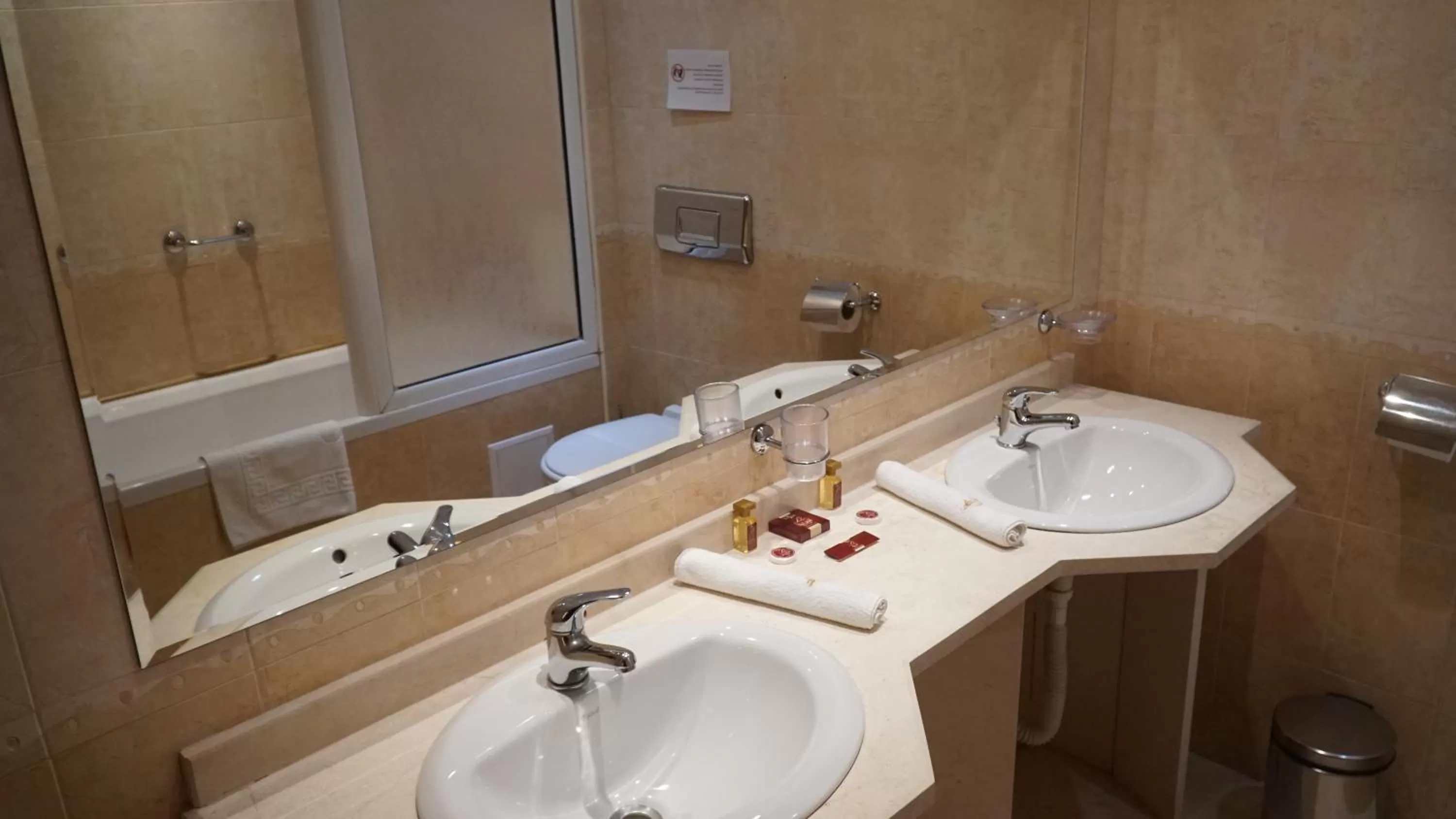 Bathroom in Troyan Plaza Hotel