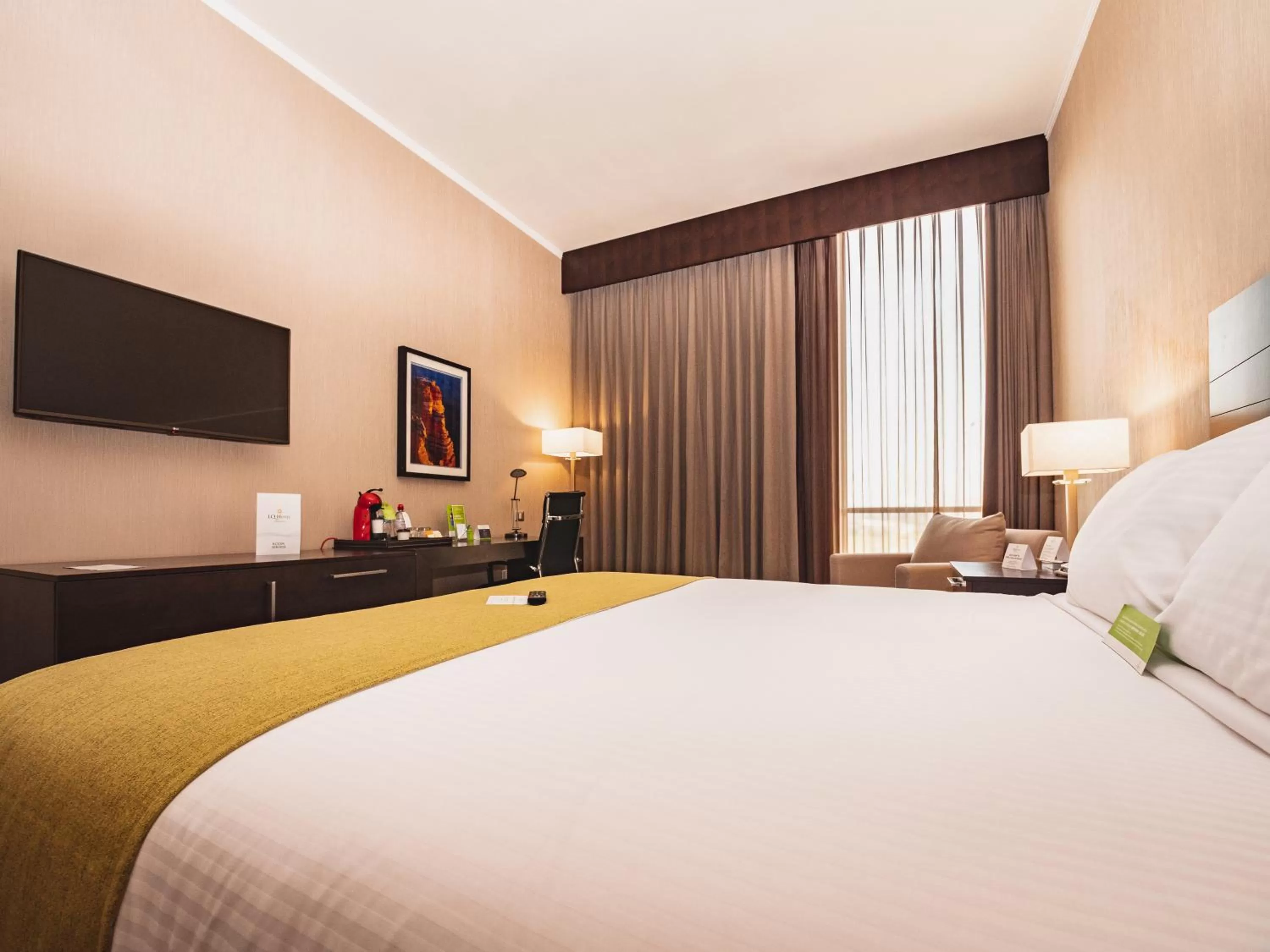 Staff, Bed in Wyndham Santiago Aeropuerto