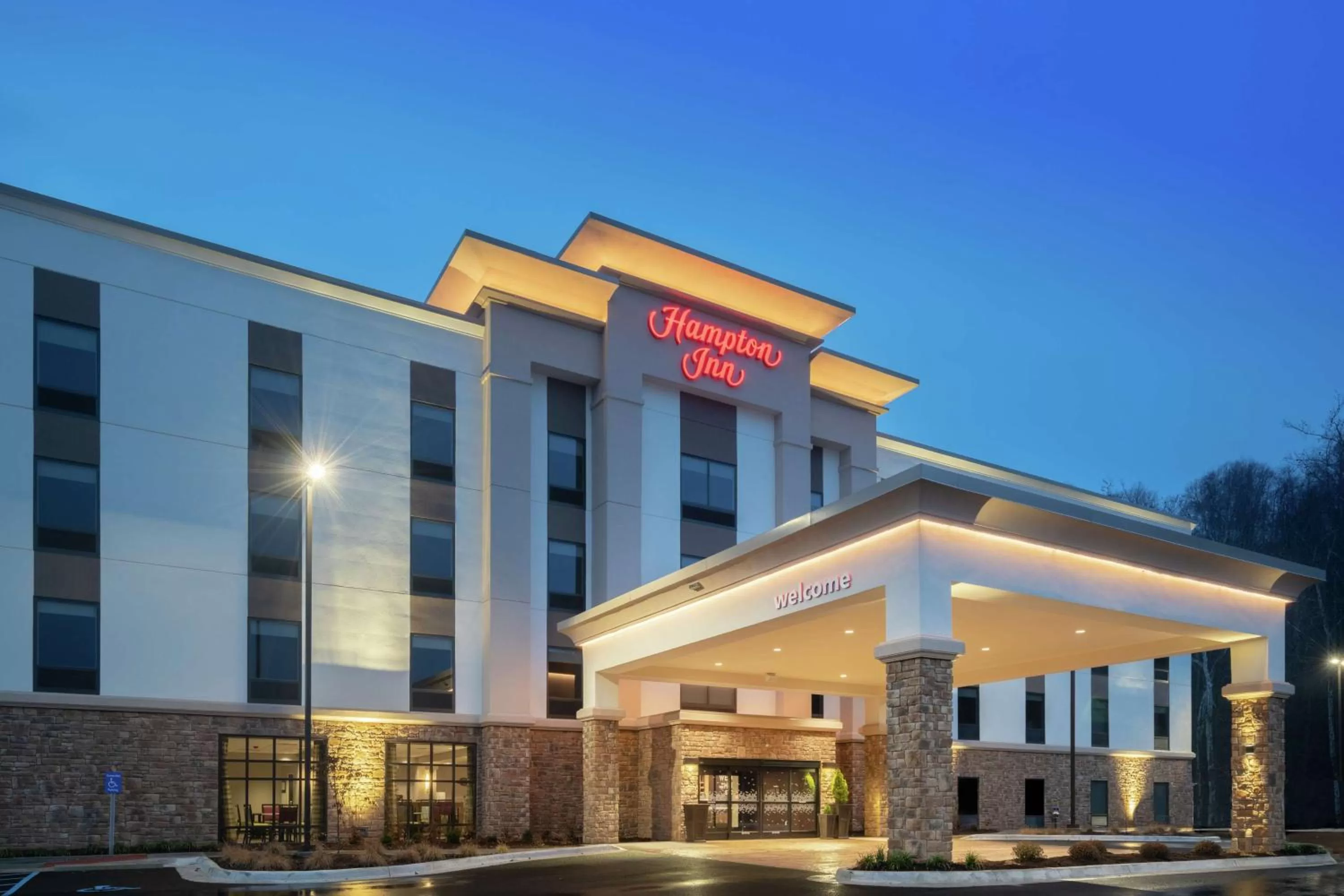Property building in Hampton Inn Weston, WV