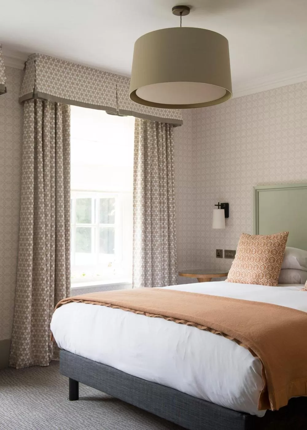 Bedroom, Bed in Bush Hotel Farnham