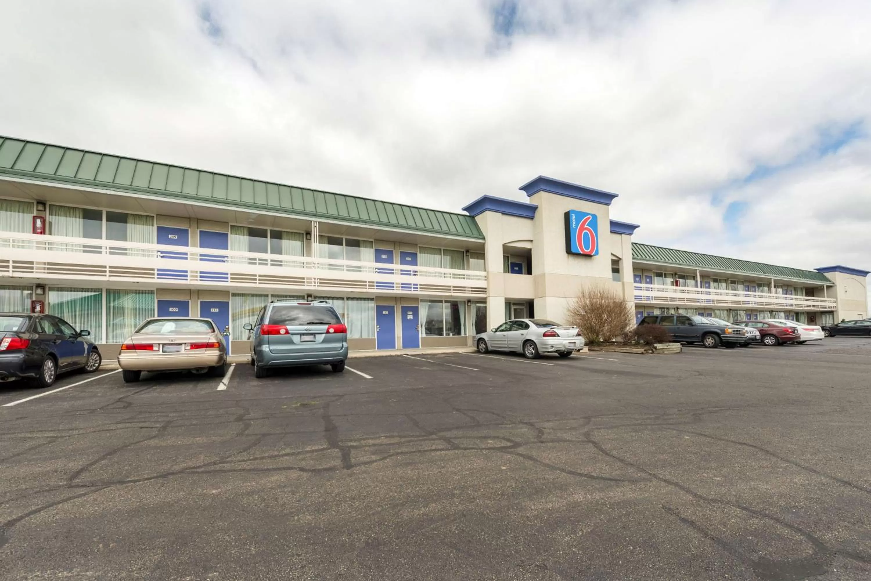 Property building in Motel 6-Troy, OH