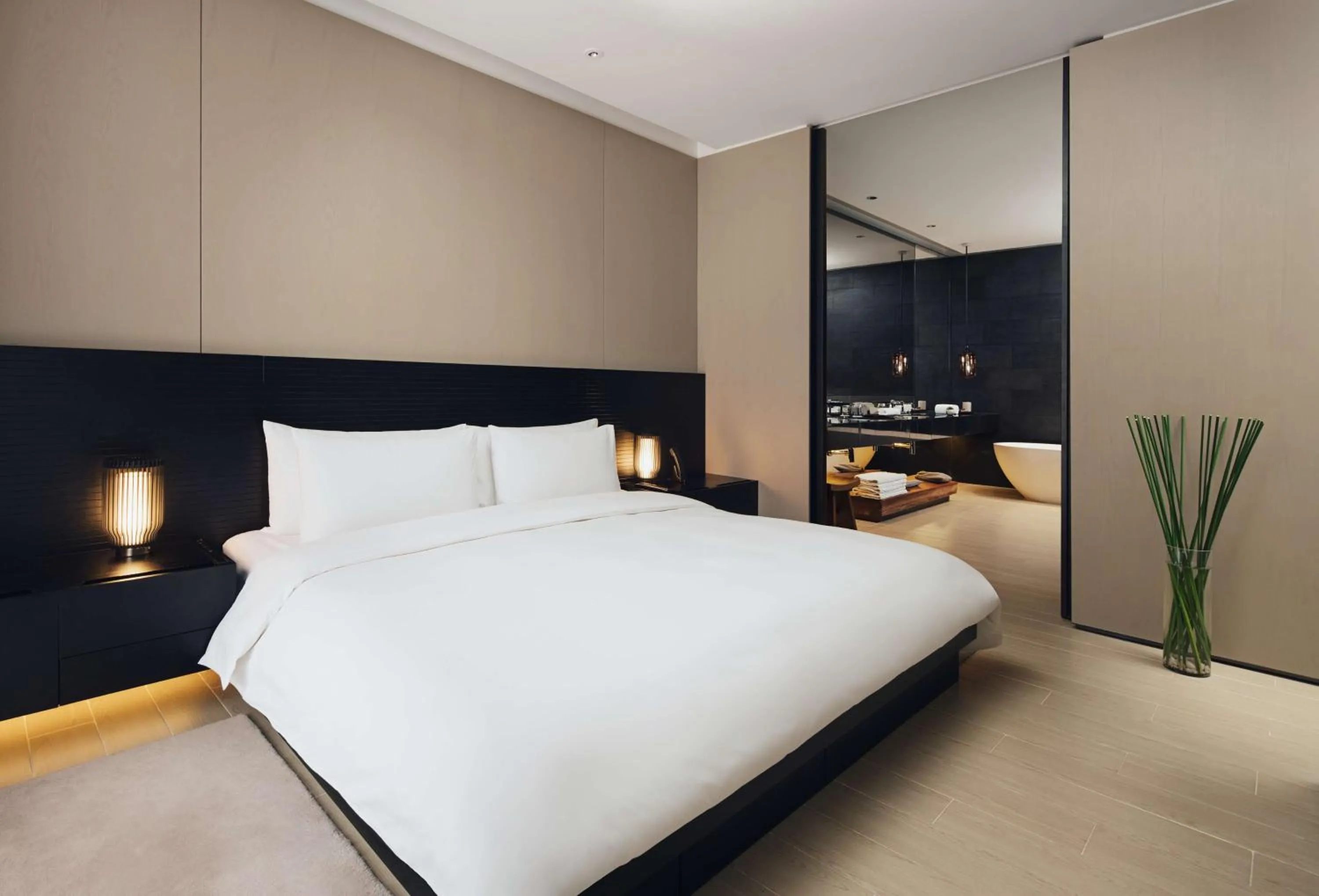 Photo of the whole room, Bed in Upper House Chengdu