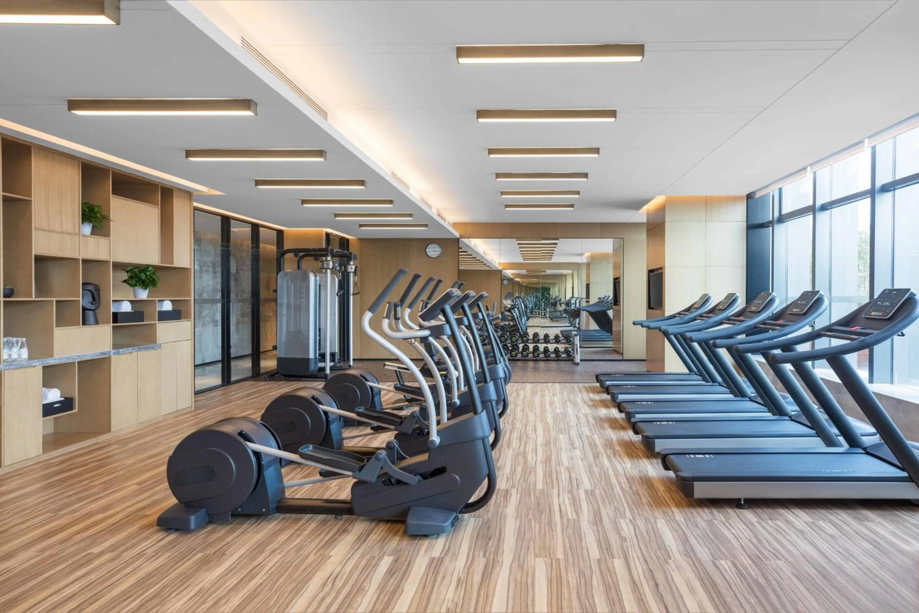 Fitness centre/facilities in Courtyard by Marriott Shenzhen Bao'an