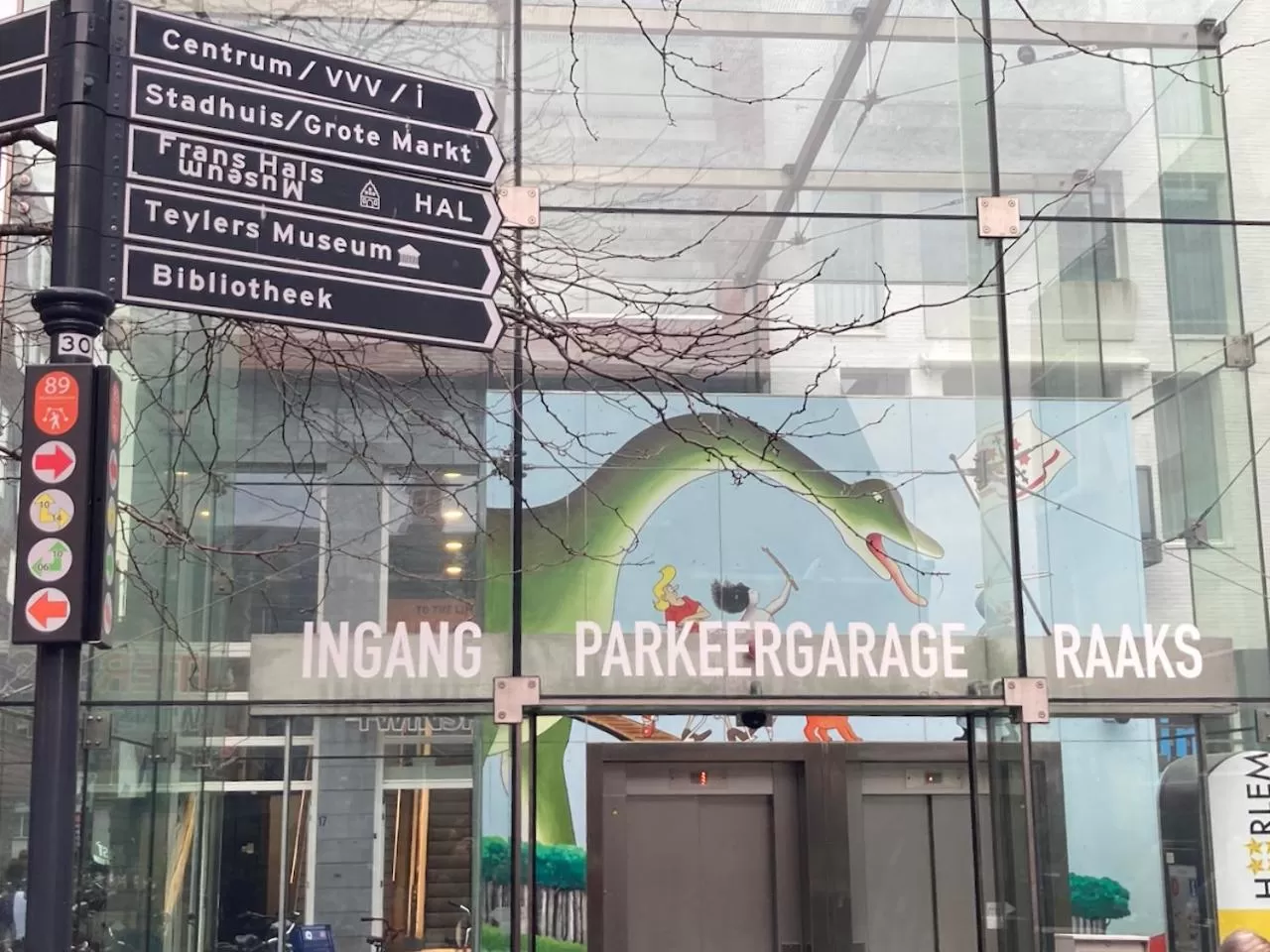 Parking, Property Logo/Sign in GuesthouseOne