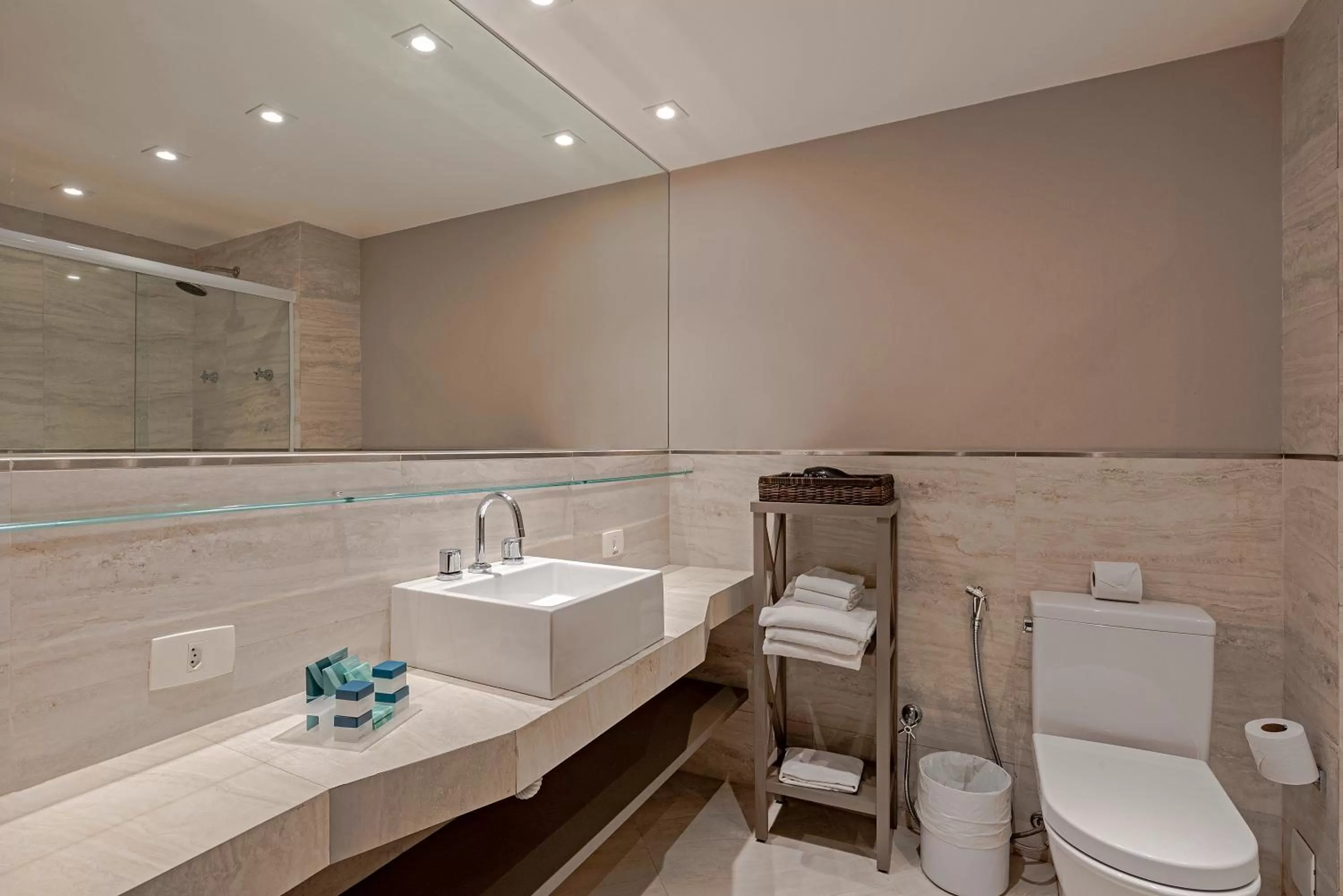 Toilet in Slaviero Baia Norte Florianópolis