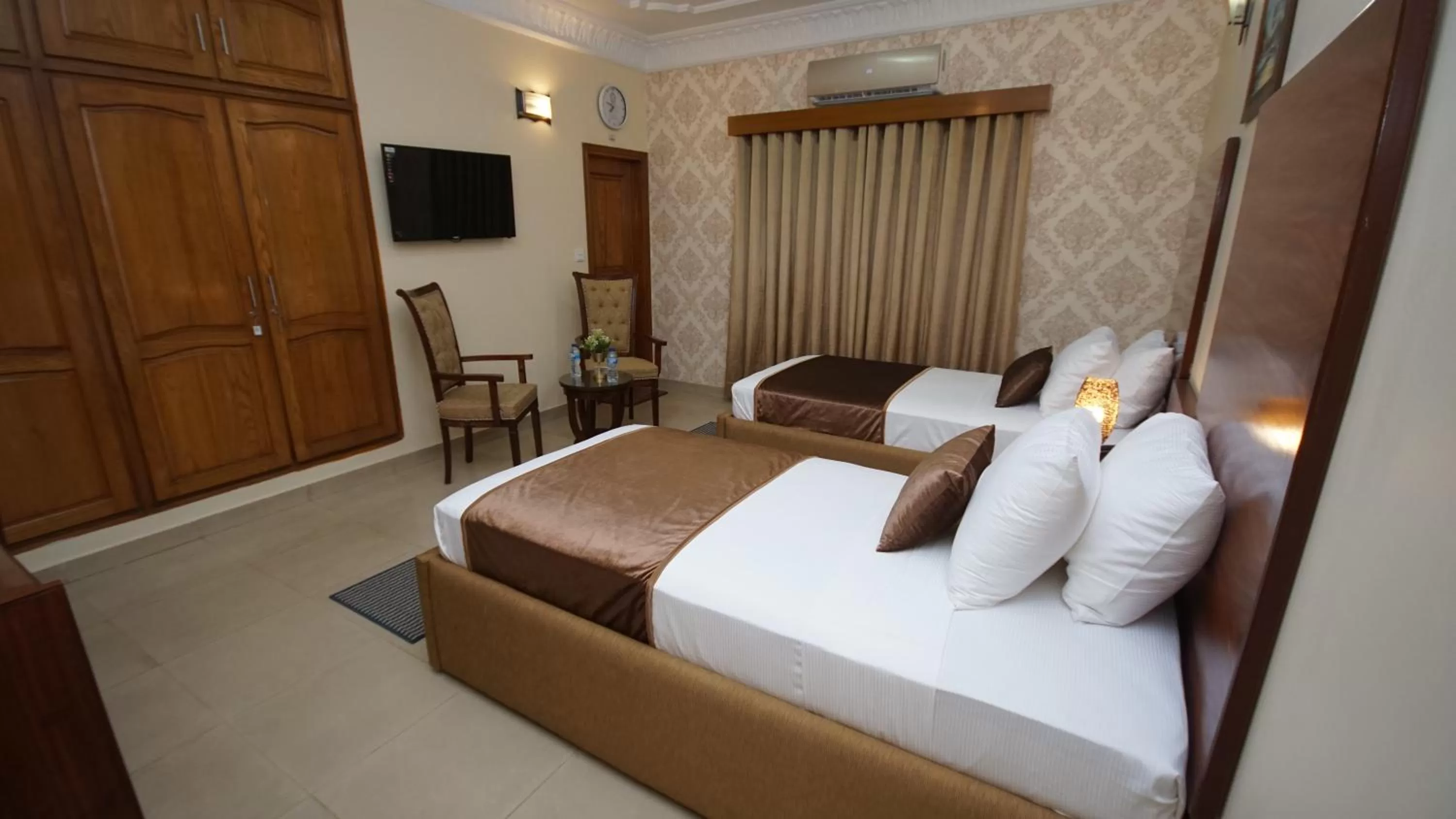 Bed in World Inn Karachi