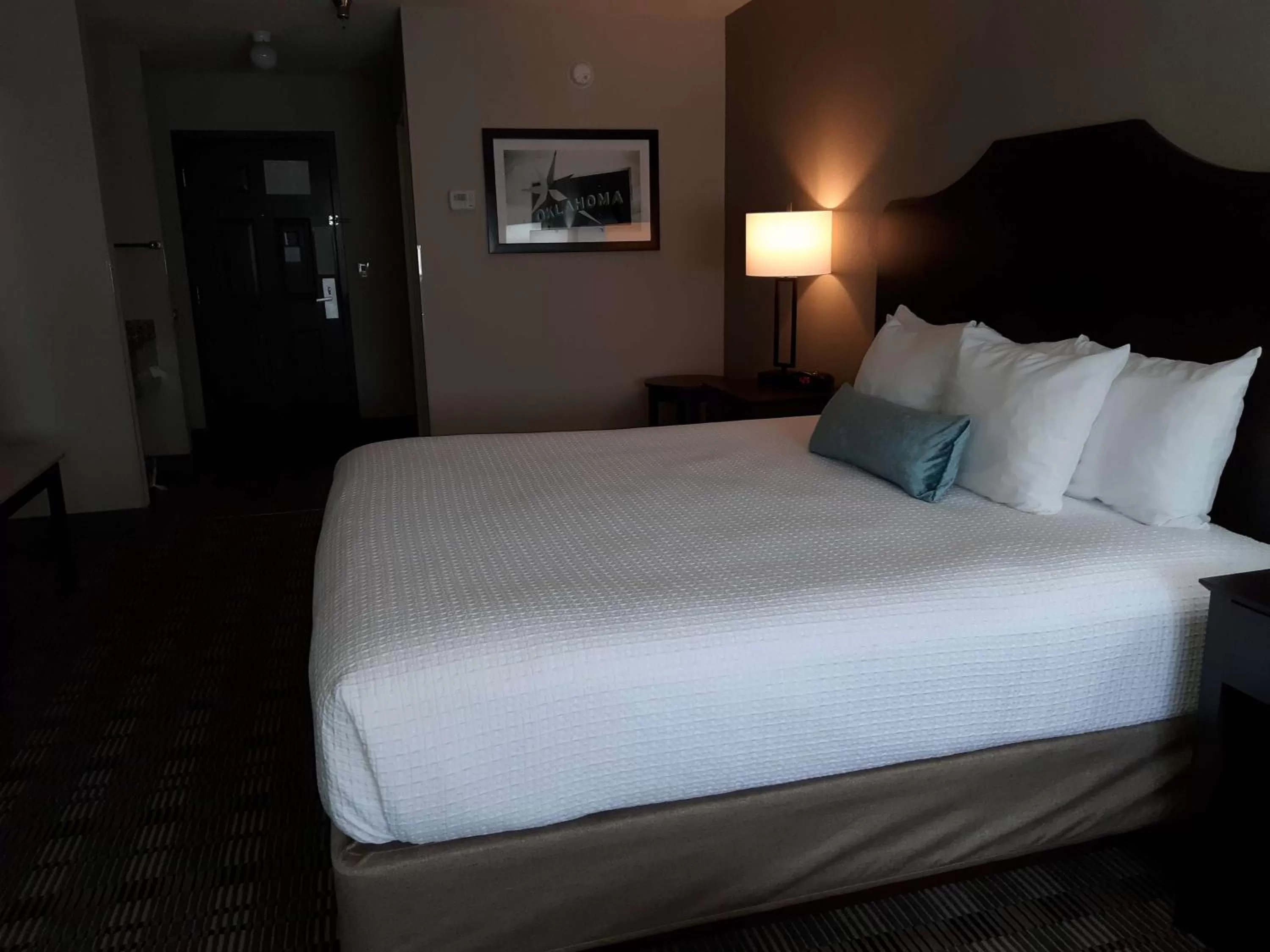 King Room with Mobility Accessible Tub in Best Western TimberRidge Inn