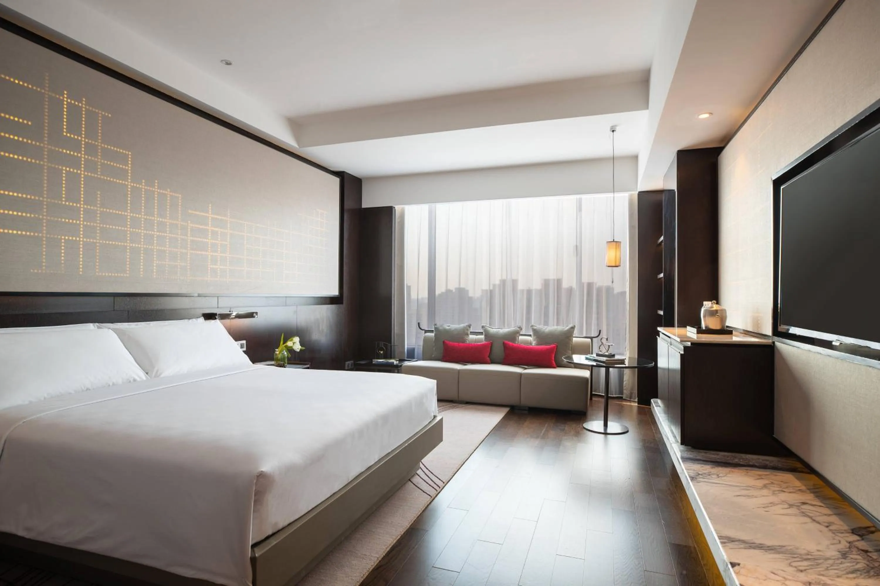 Photo of the whole room, Bed in Renaissance Shenyang West Hotel