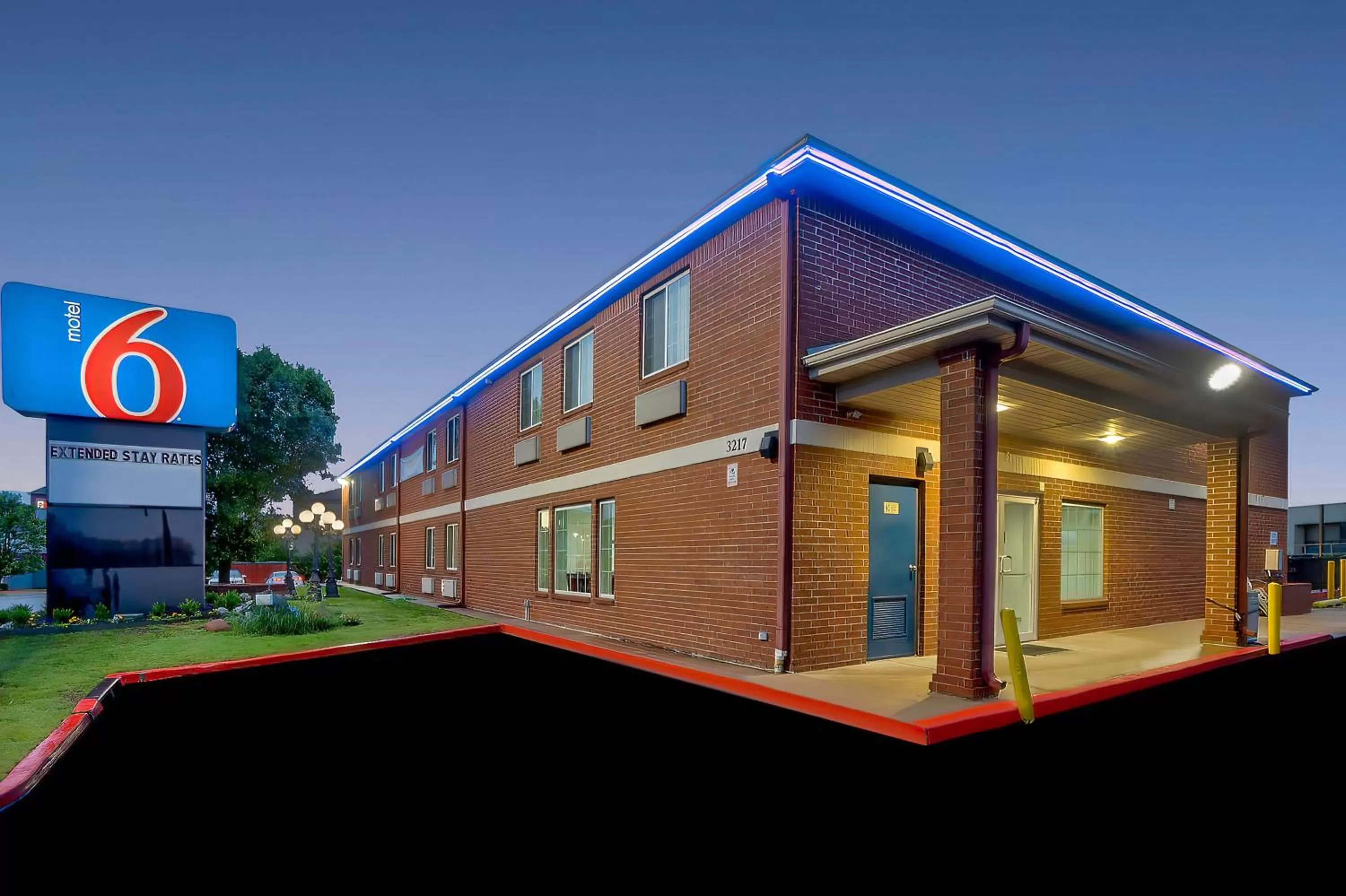 Property building in Motel 6 Tulsa, Ok - Central