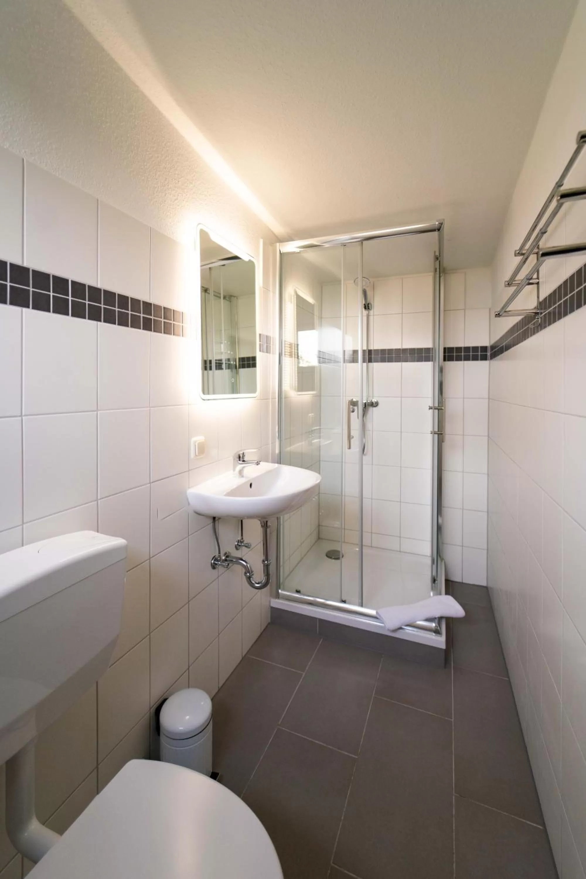 Shower, Bathroom in Aparthotel Stralsund Studios und Apartments