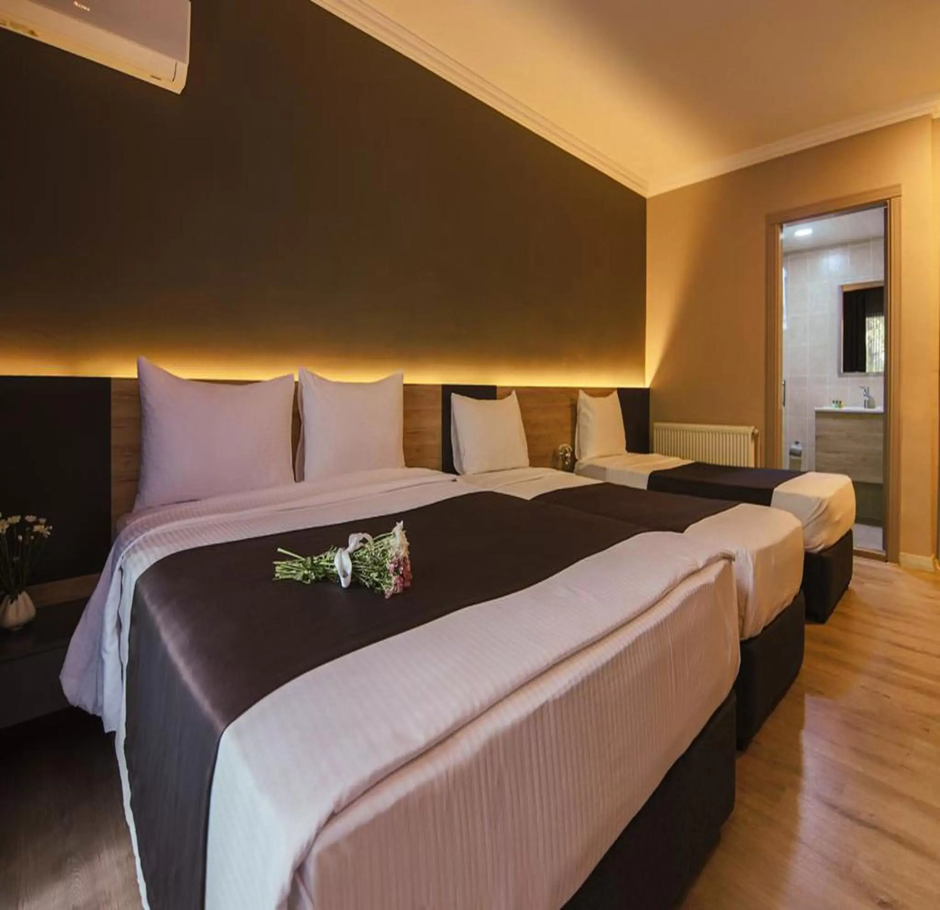 Quadruple Room with Balcony in Grand Faik Hotel Quadruple Room with Balcony in Grand Faik Hotel