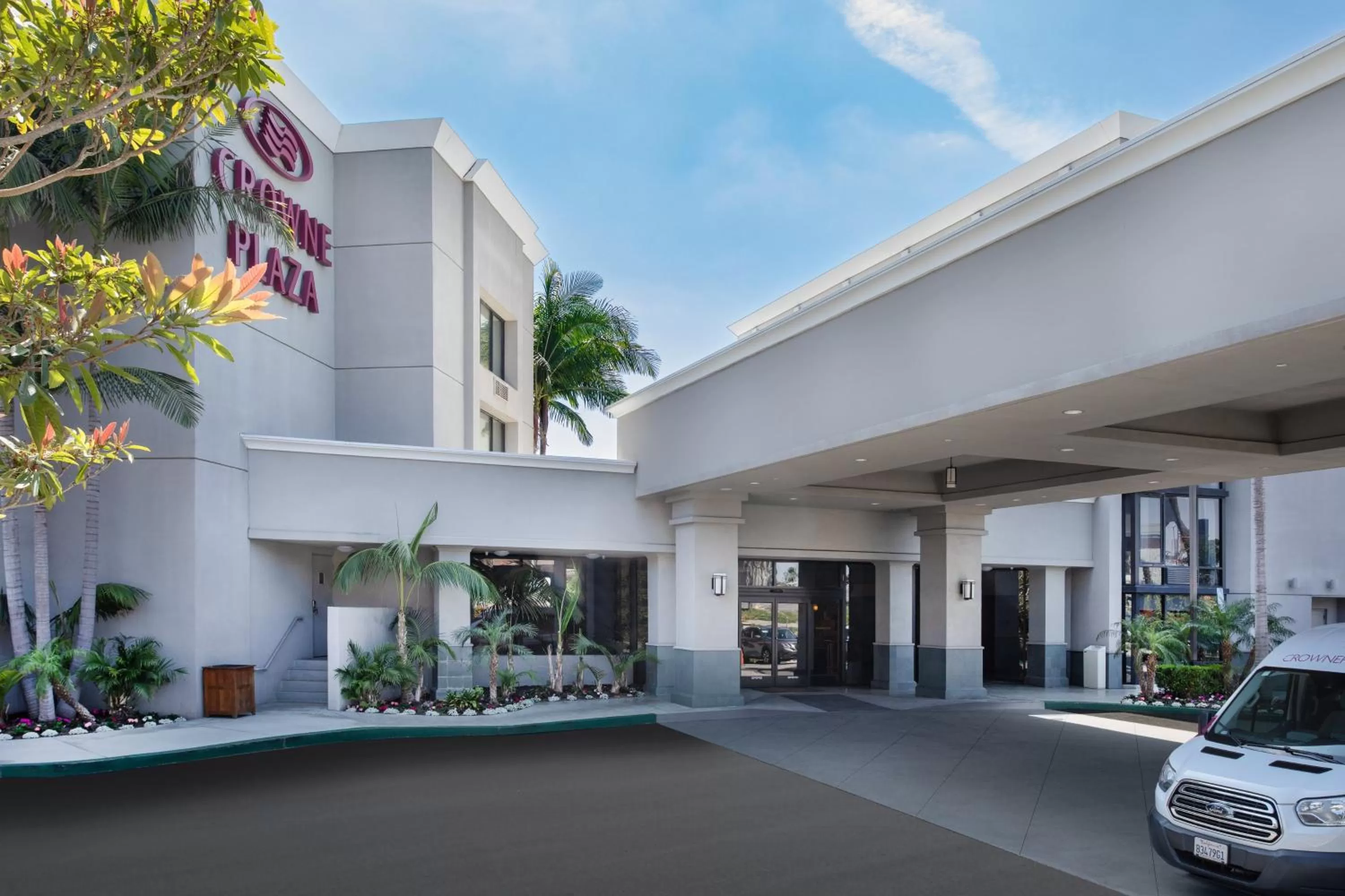 Property building in Crowne Plaza Costa Mesa Orange County by IHG