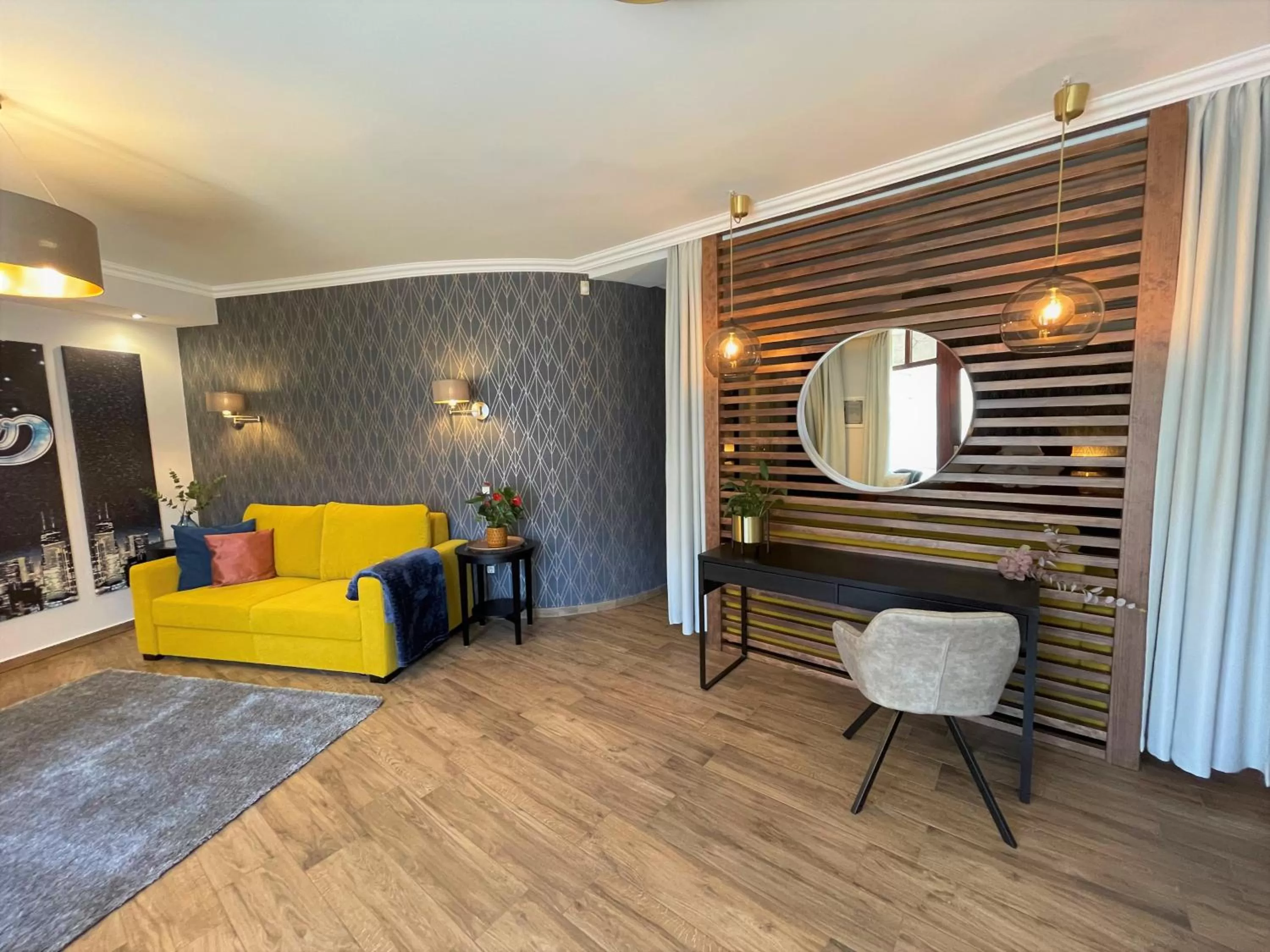 Photo of the whole room, Seating Area in Chicago Vendégház