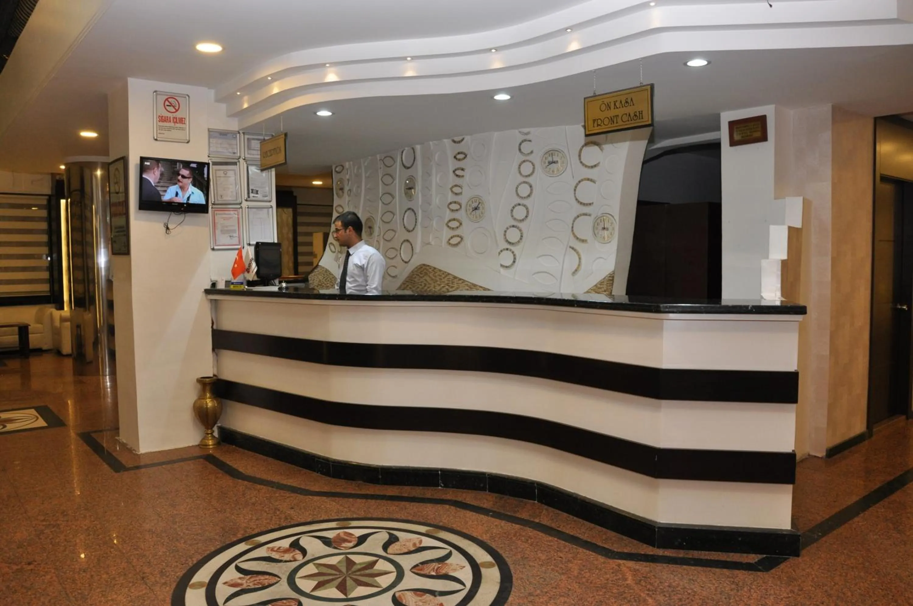 Lobby or reception in Buyuk Velic Hotel