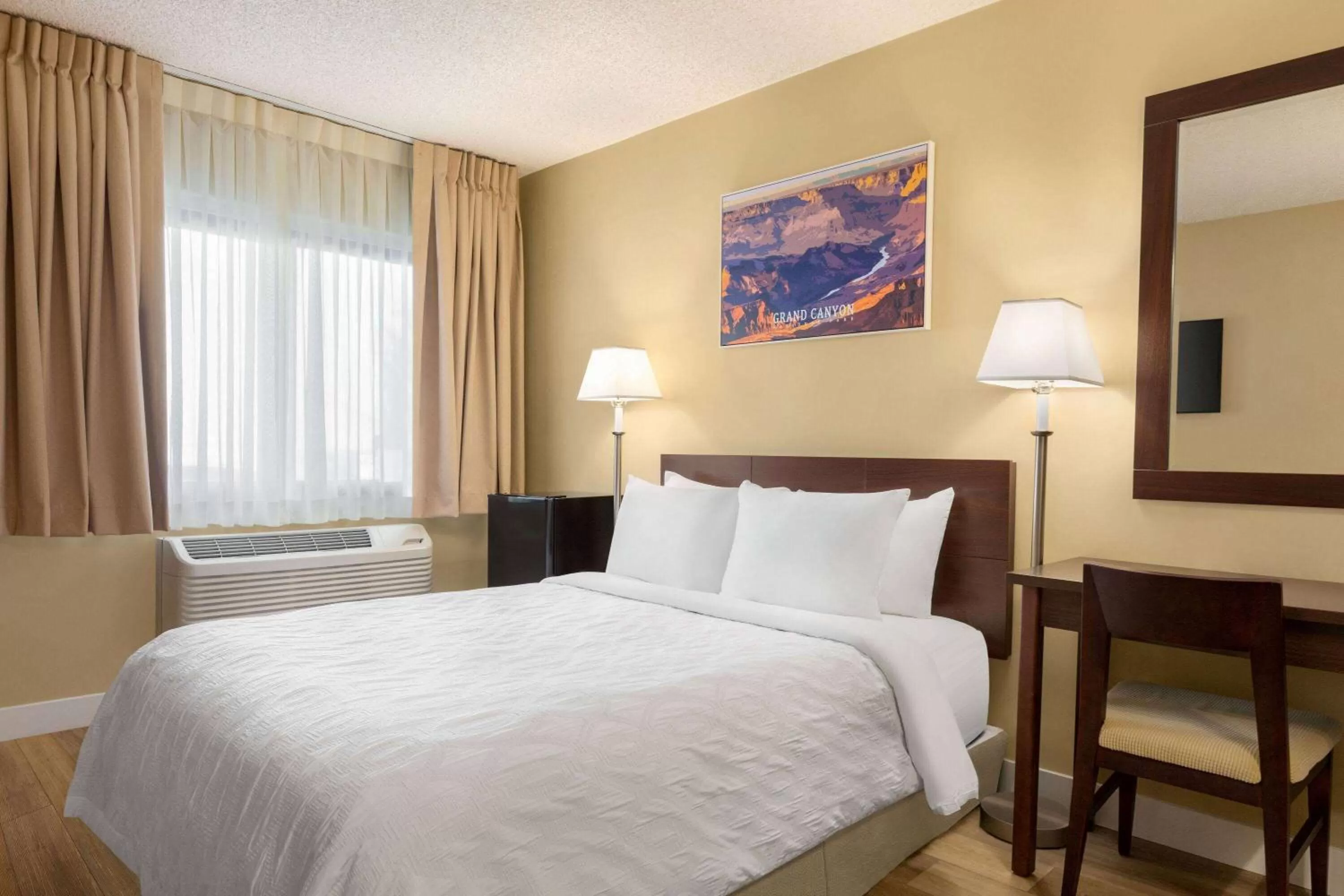 Bedroom in Travelodge by Wyndham Presidio San Francisco