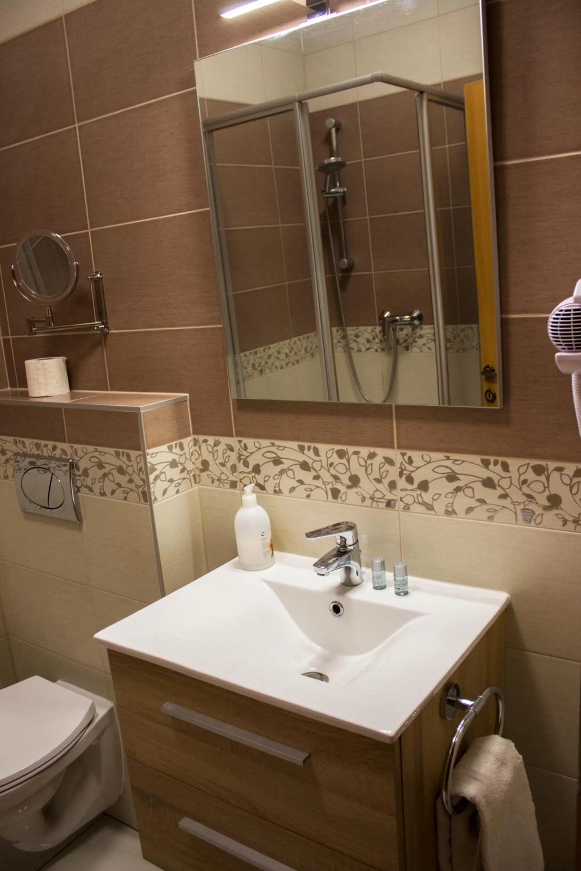 Bathroom in Vadász Panzió és Étterem