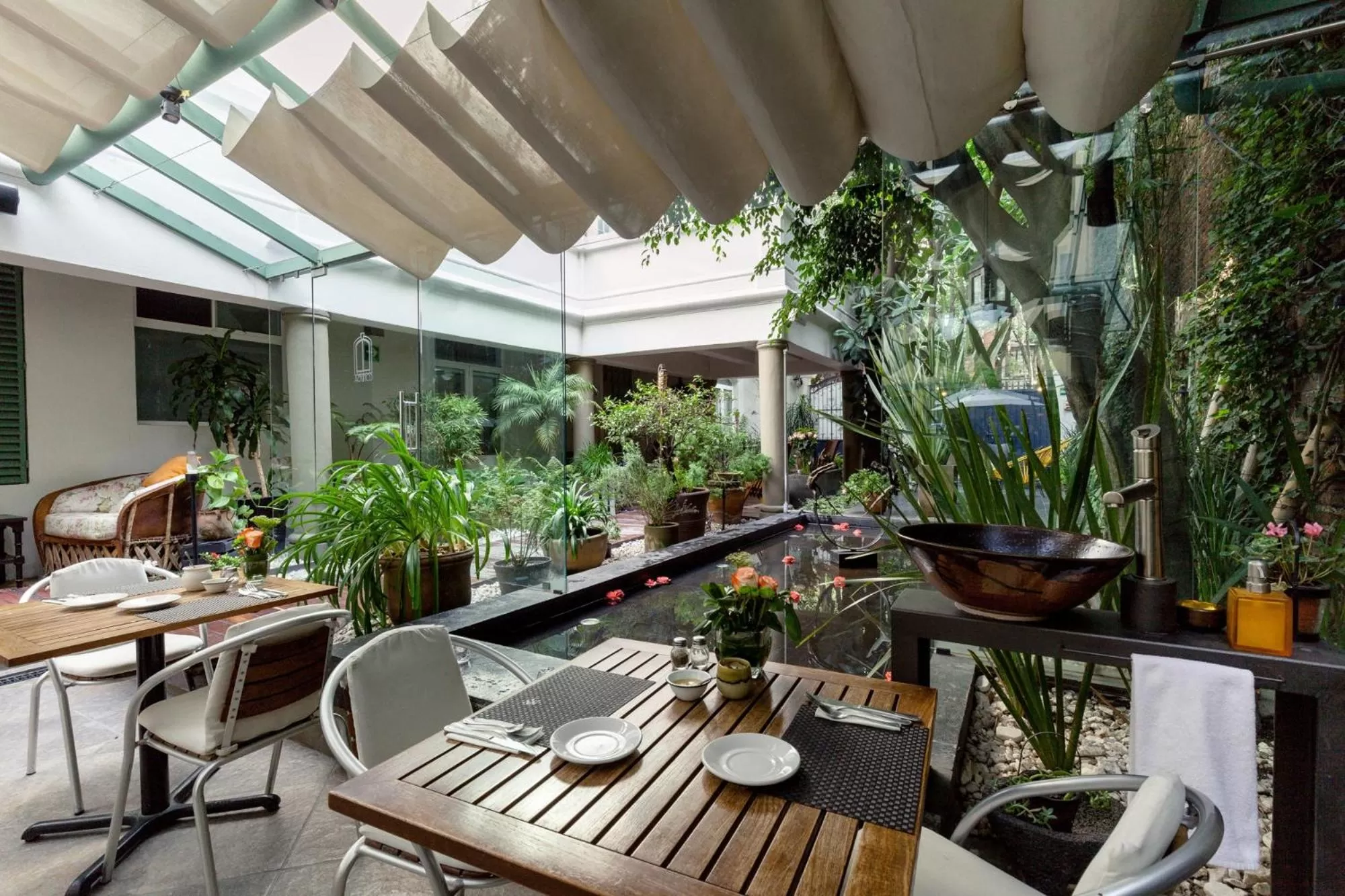 Restaurant/places to eat in Hotel Villa Condesa