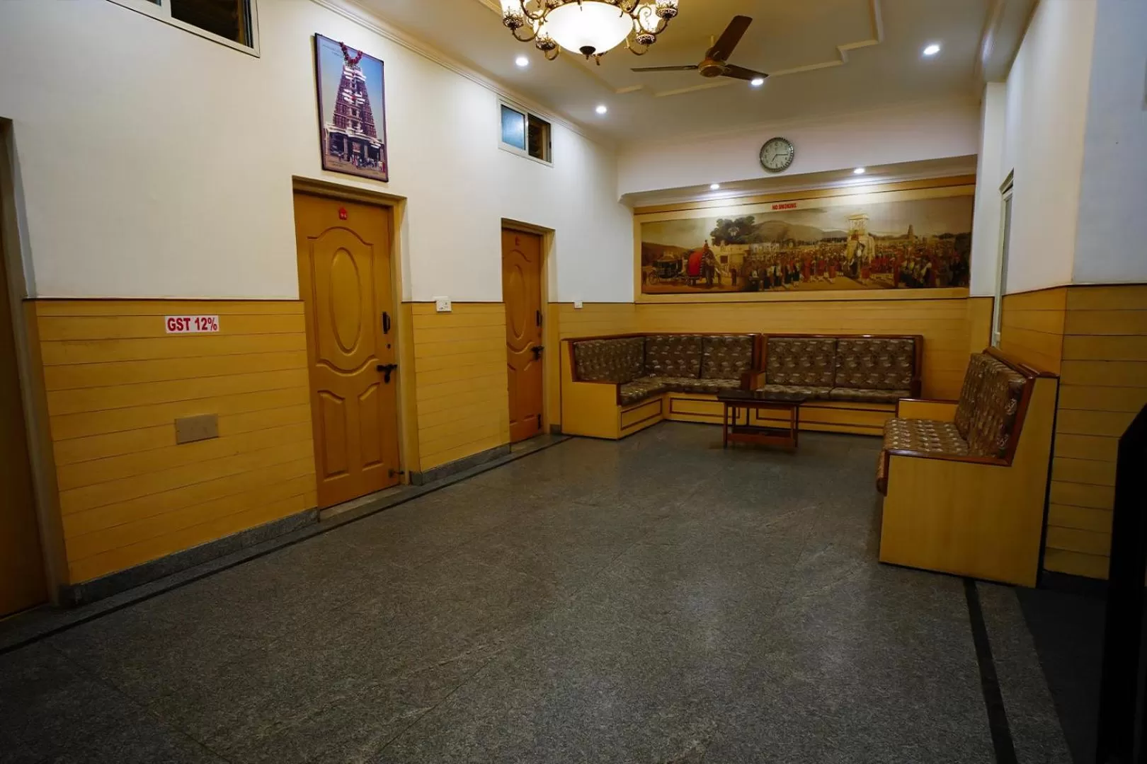 Lobby or reception in HOTEL PRAKAASH RESIDENCY