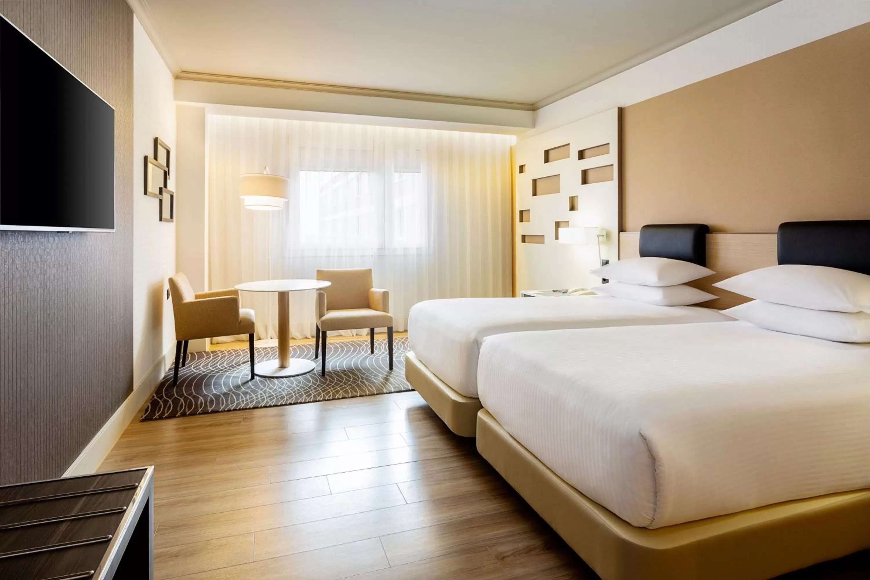 Photo of the whole room, Bed in Madrid Marriott Auditorium Hotel & Conference Center