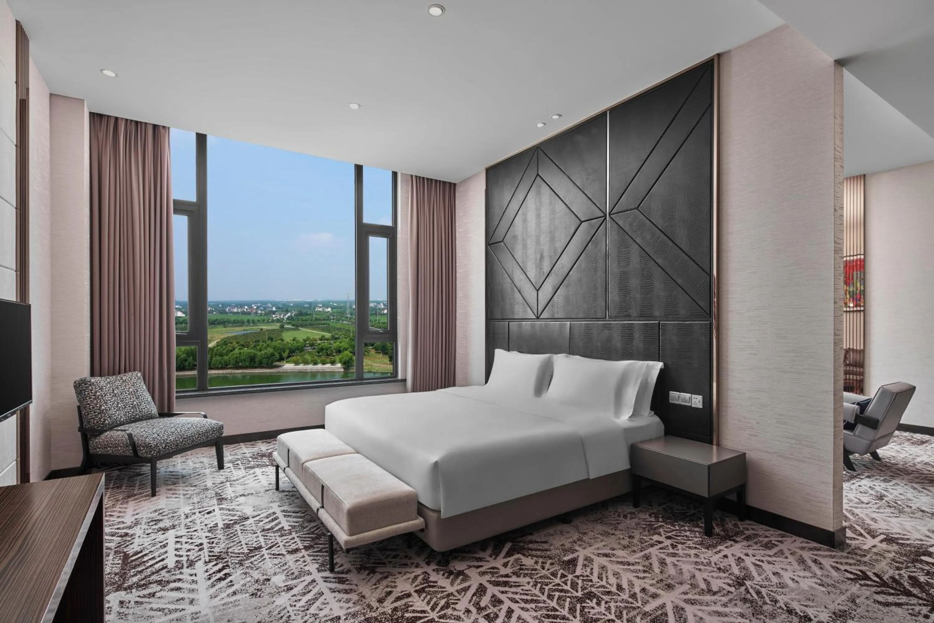 Bedroom in Crowne Plaza Shanghai Jinshan by IHG