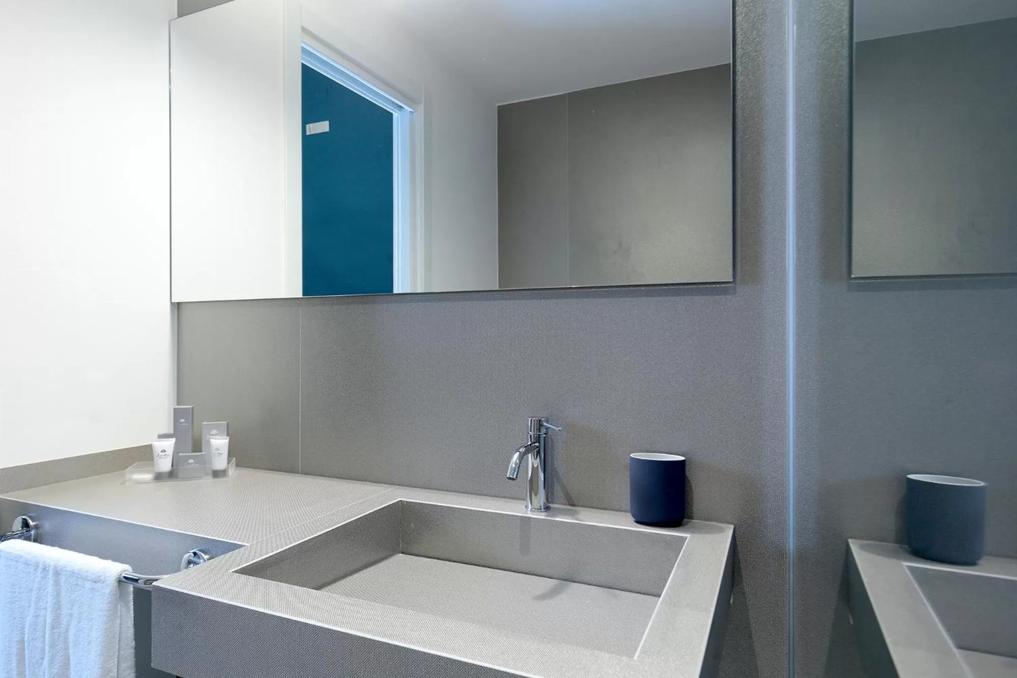 Shower in B&Bari, via Cairoli - guesthouse Le Case di Aurelia