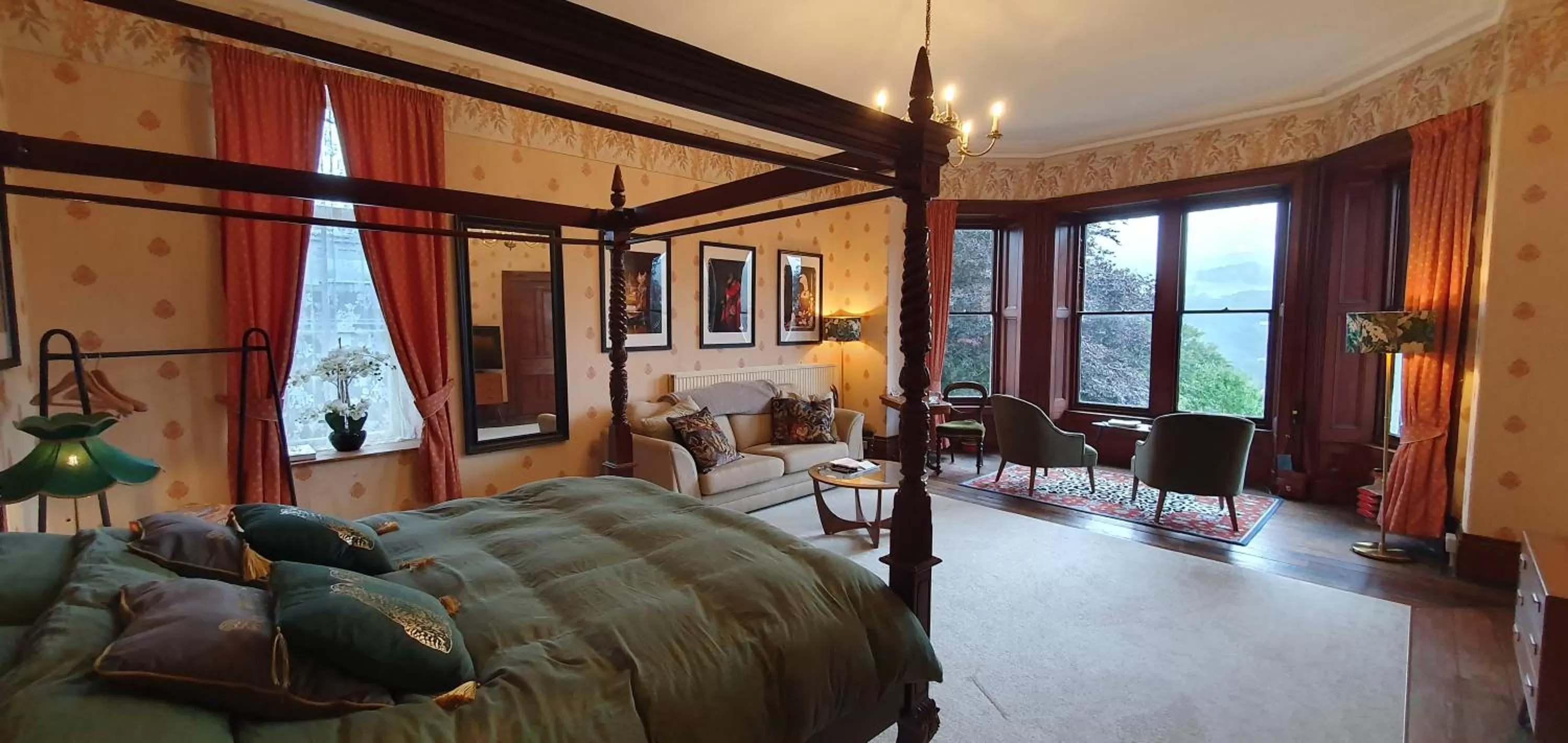 Bed, Seating Area in Cader Suite plus Luxury Hot Tub