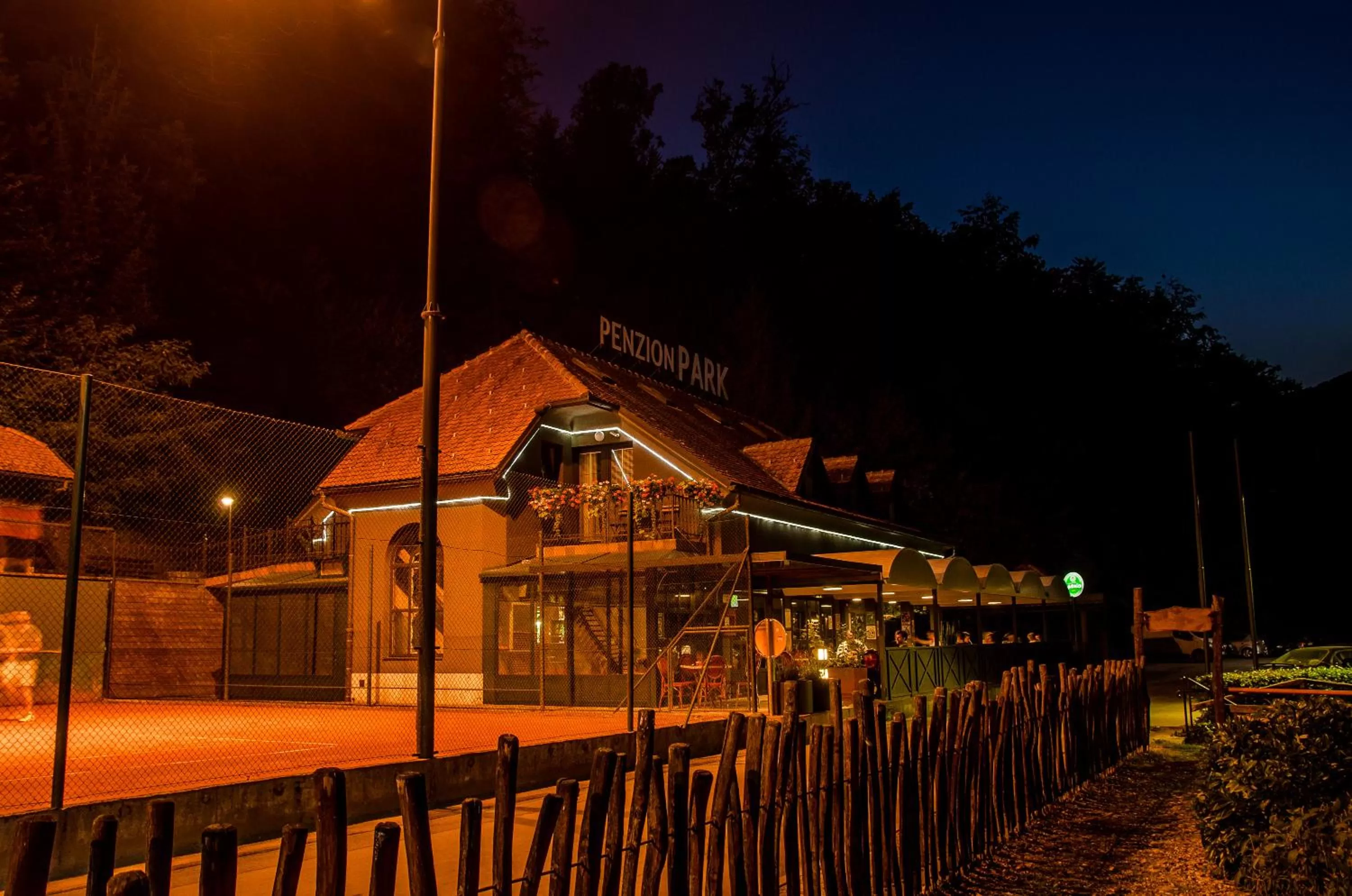 Night in Penzion Park