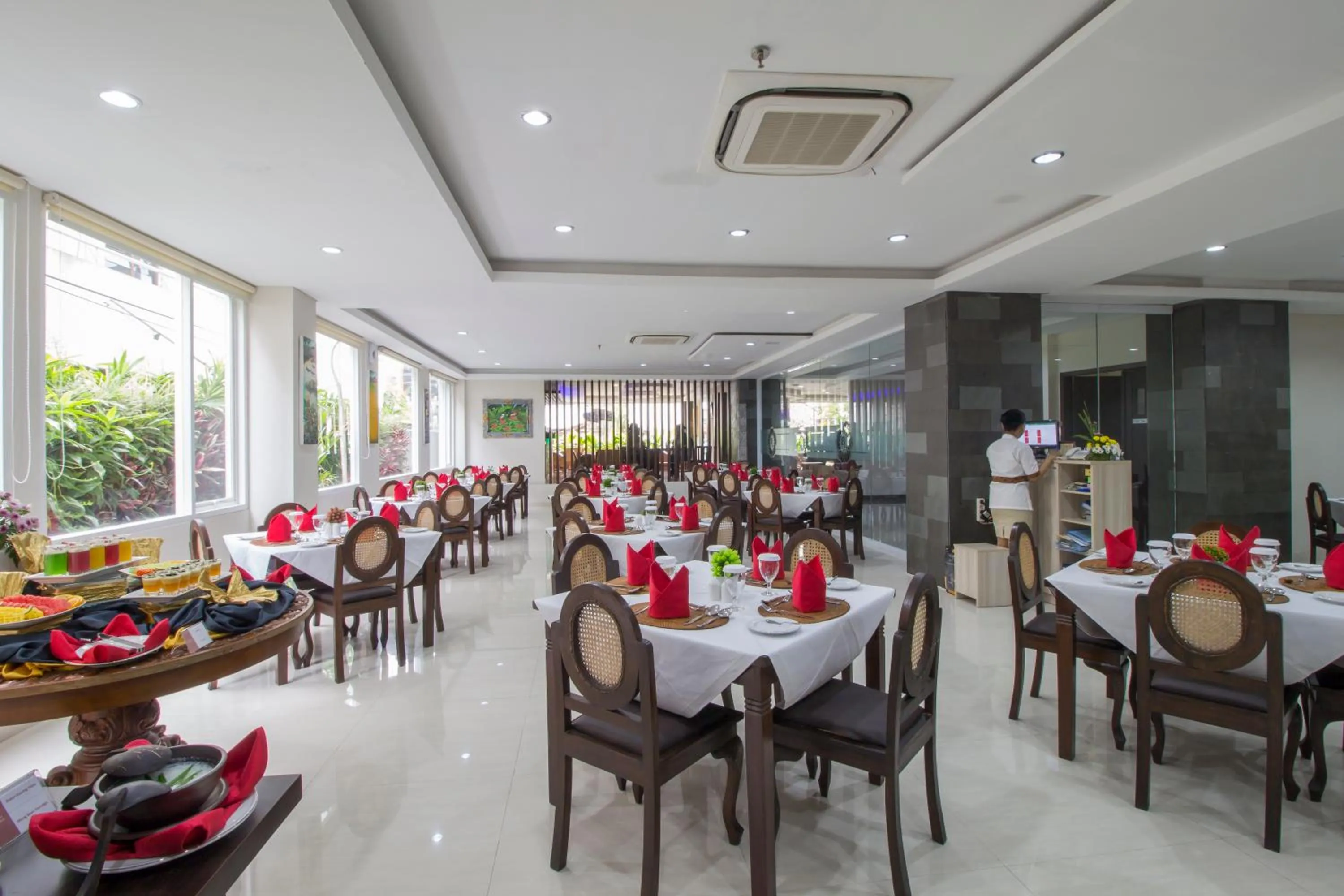 Restaurant/places to eat in Grand Puri Saron Hotel Yogyakarta