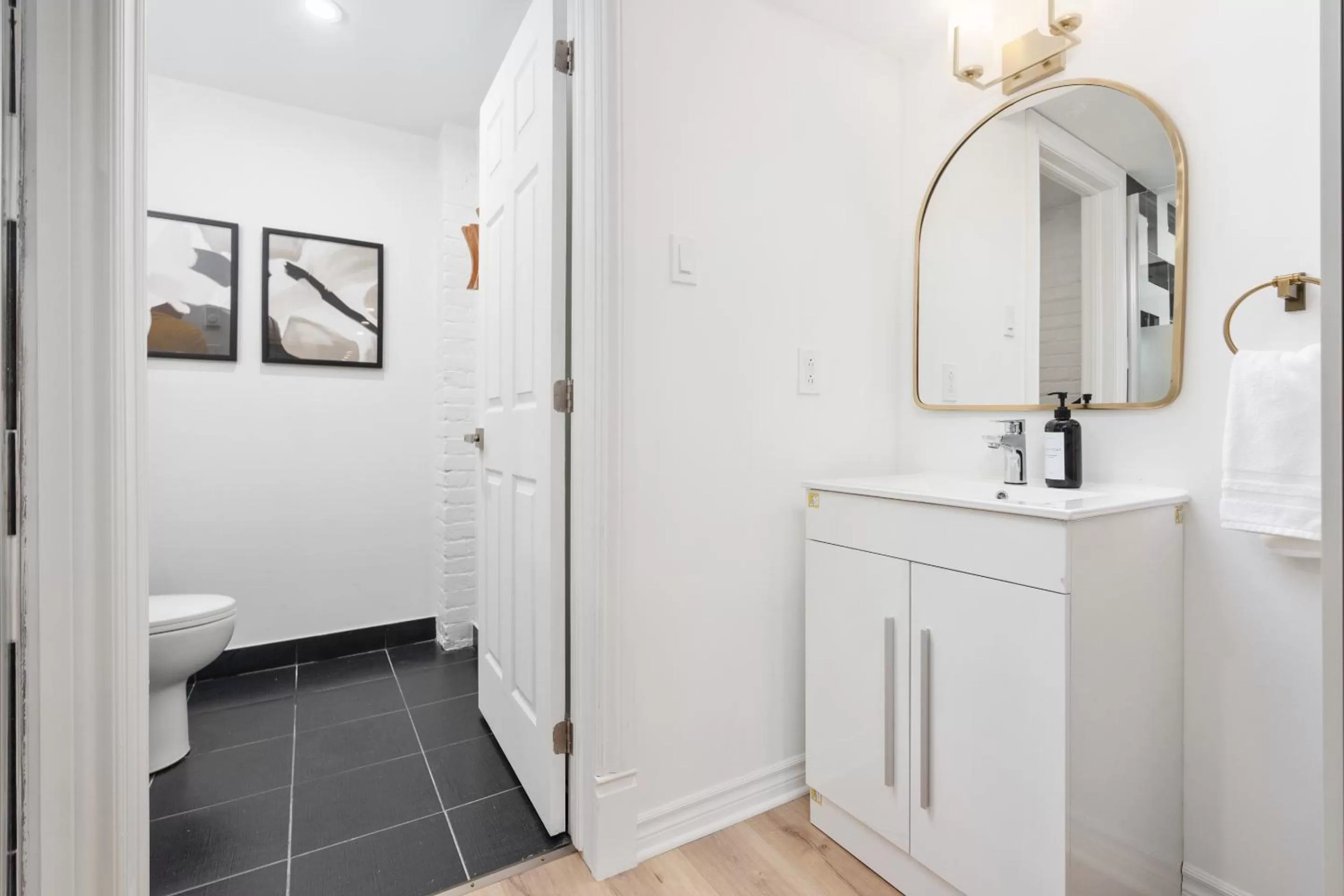 Bathroom in Le Penfield Par Nomade MTL