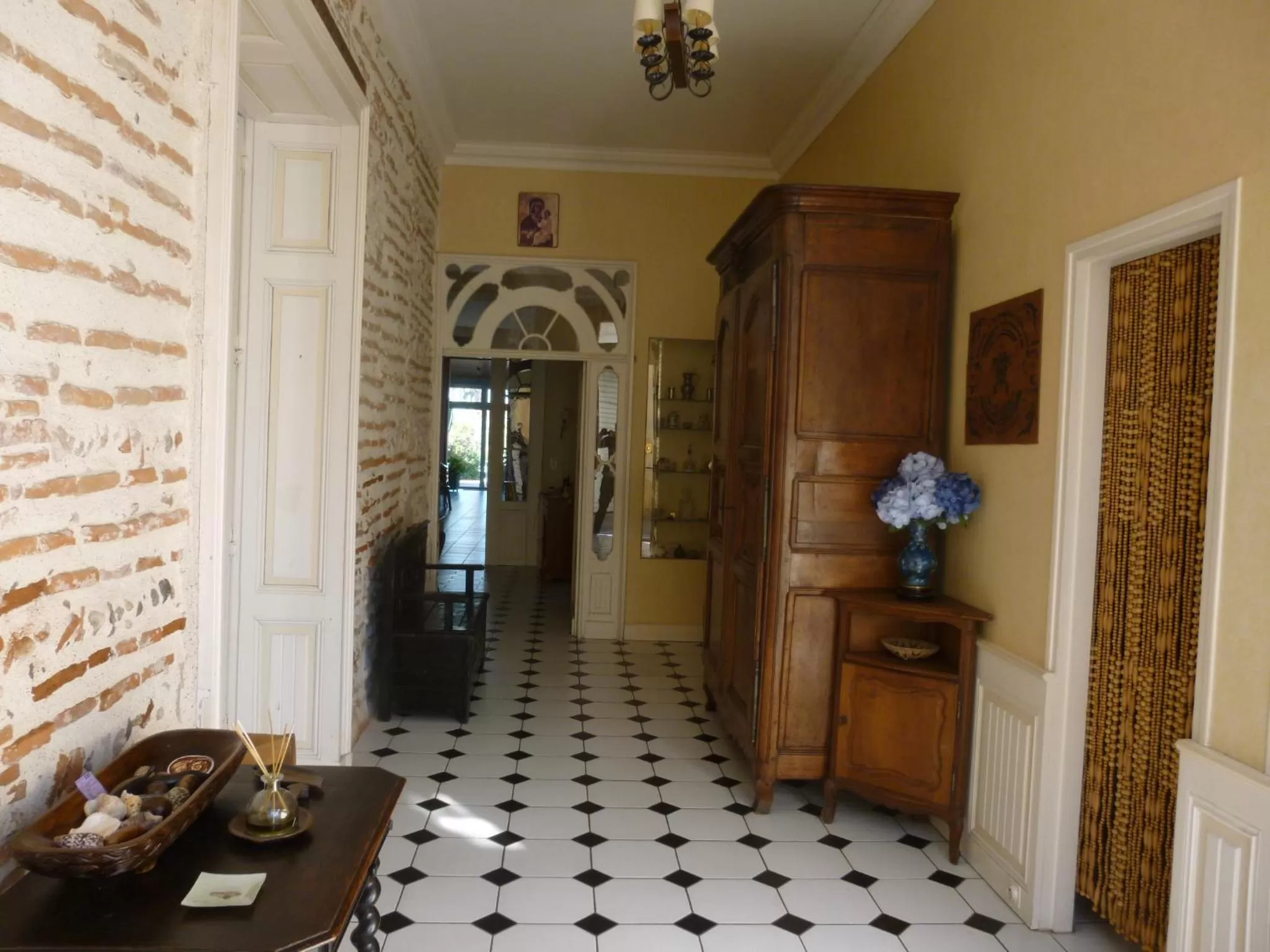 Facade/entrance in Clos Muneau