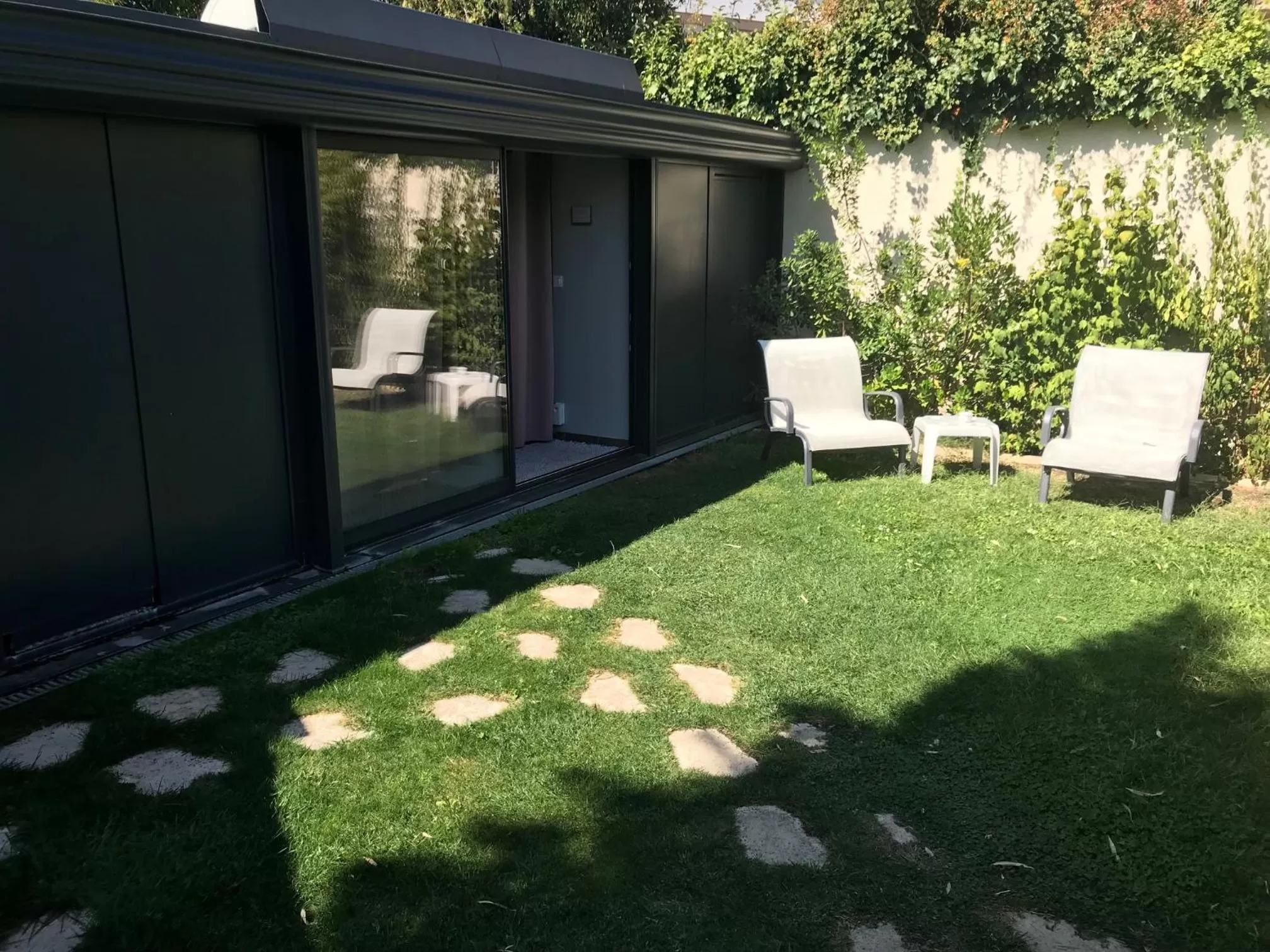 Patio in Bordeaux Cosy B&B