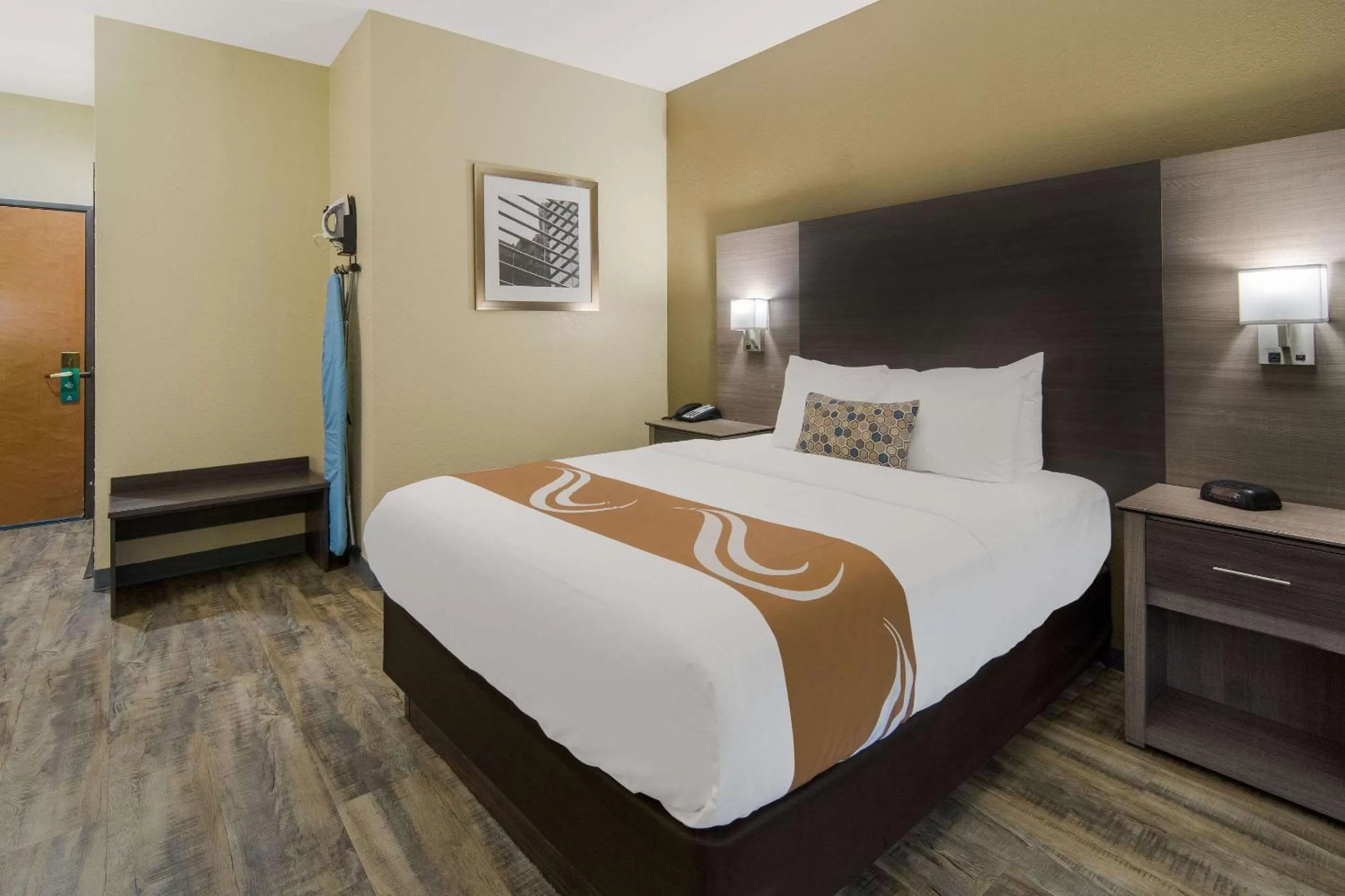Bedroom, Bed in Quality Inn & Suites Roanoke - Fort Worth North