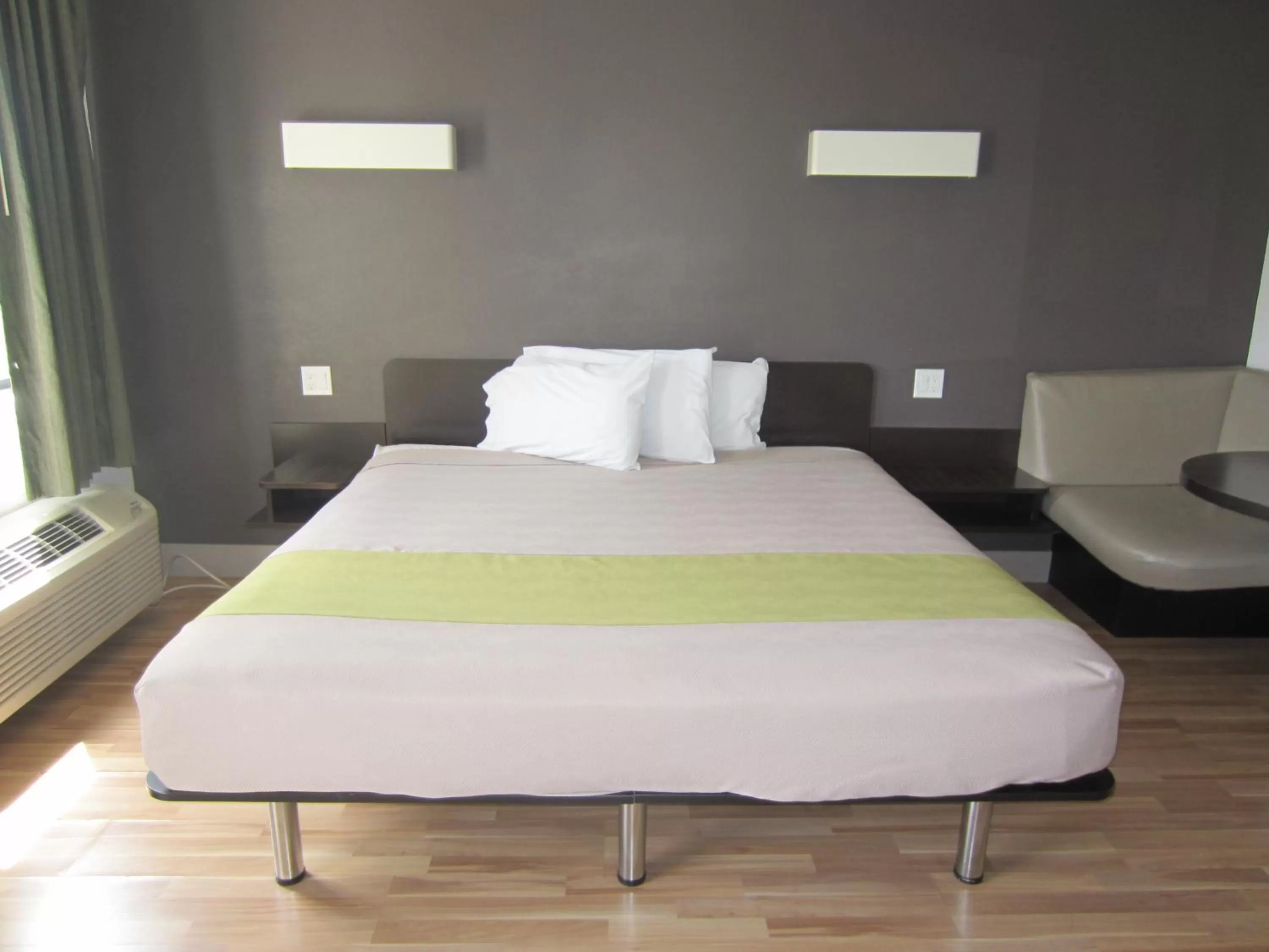 Bed in Studio 6-Concord, CA