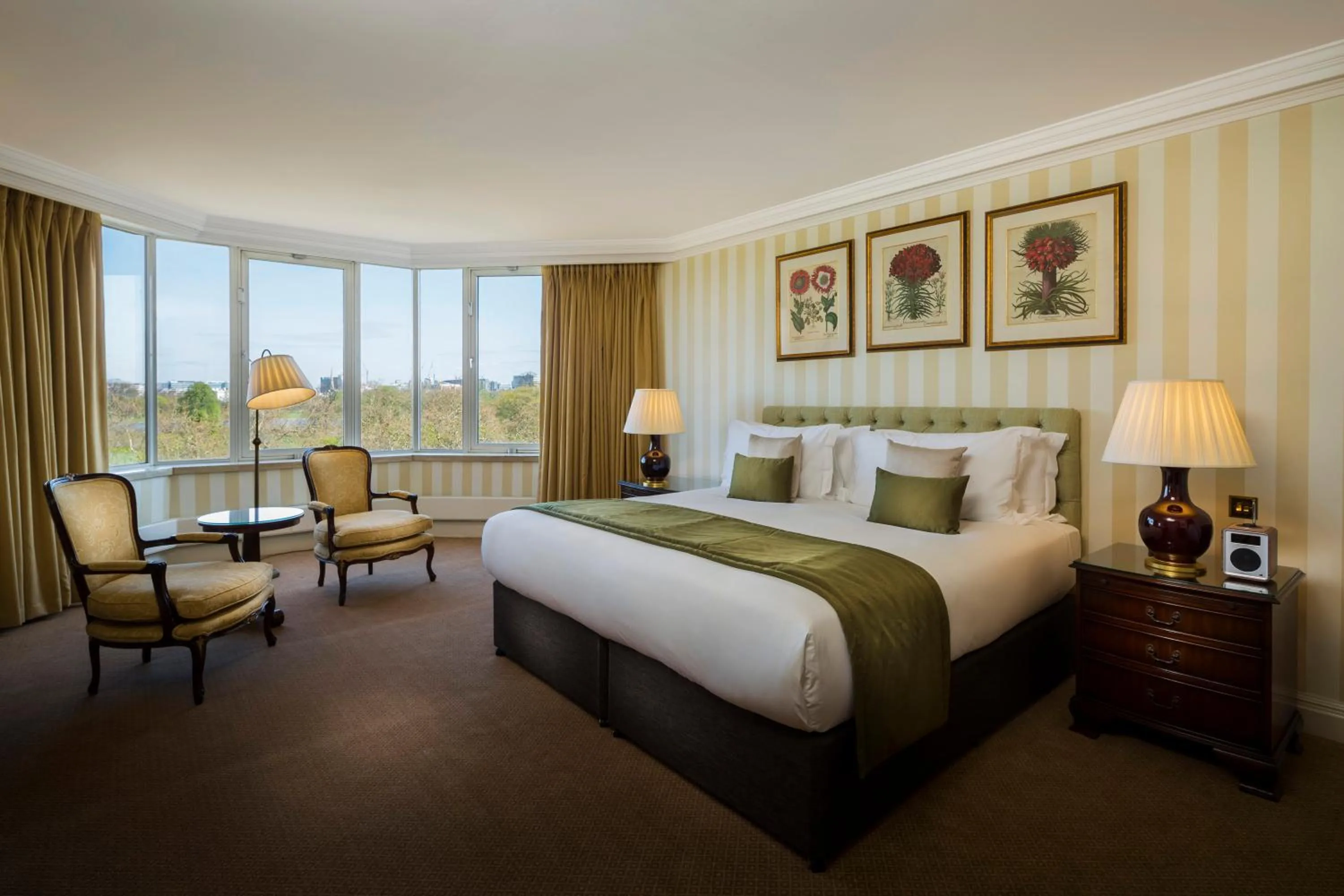 Bed in Cheval Thorney Court at Hyde Park