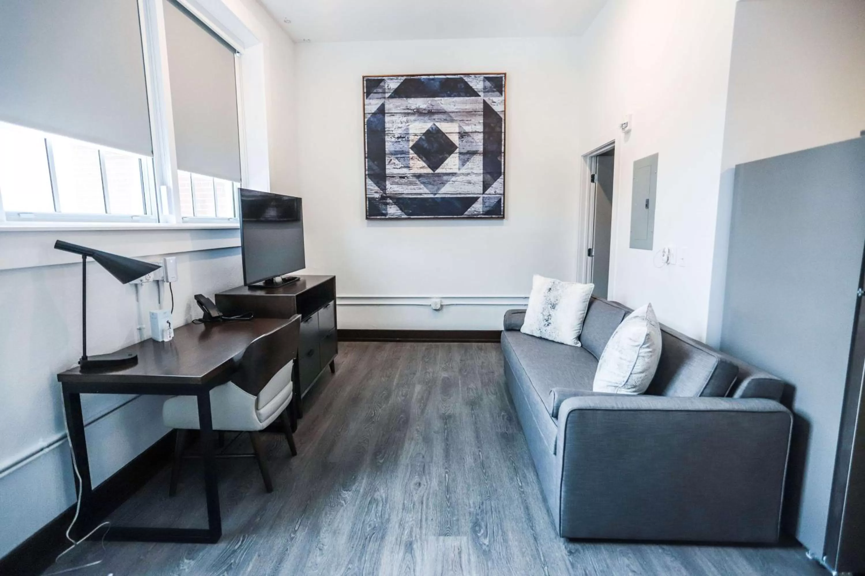 Photo of the whole room in Leavenworth Local Hotel