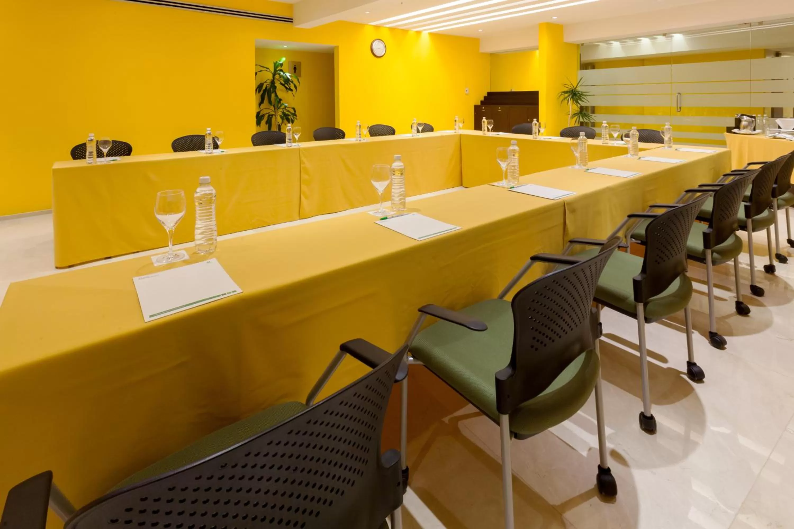 Meeting/conference room in Holiday Inn Puebla Finsa by IHG